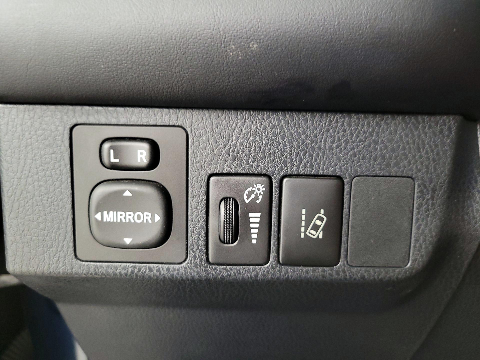 Thumbnail: 2017 Toyota RAV4 - 13