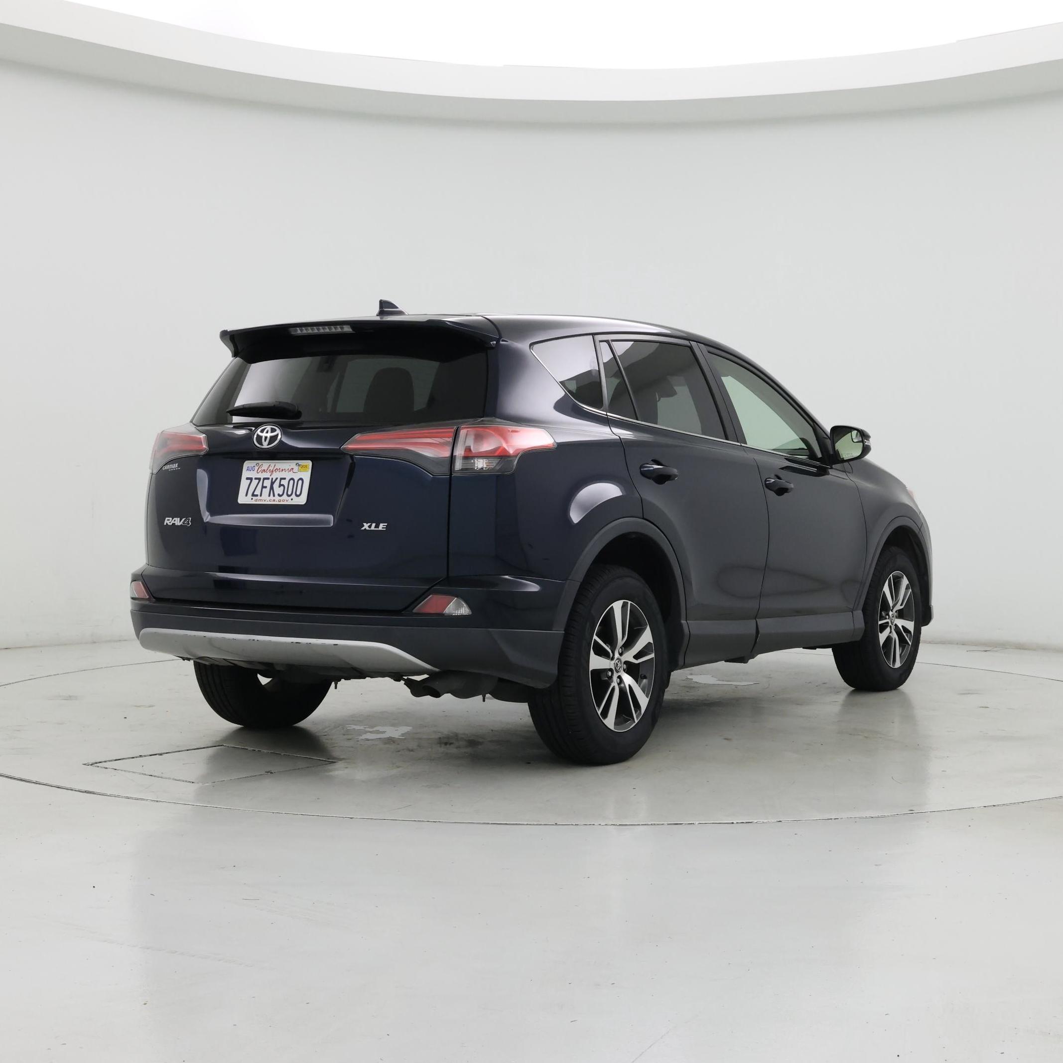 Thumbnail: 2017 Toyota RAV4 - 8