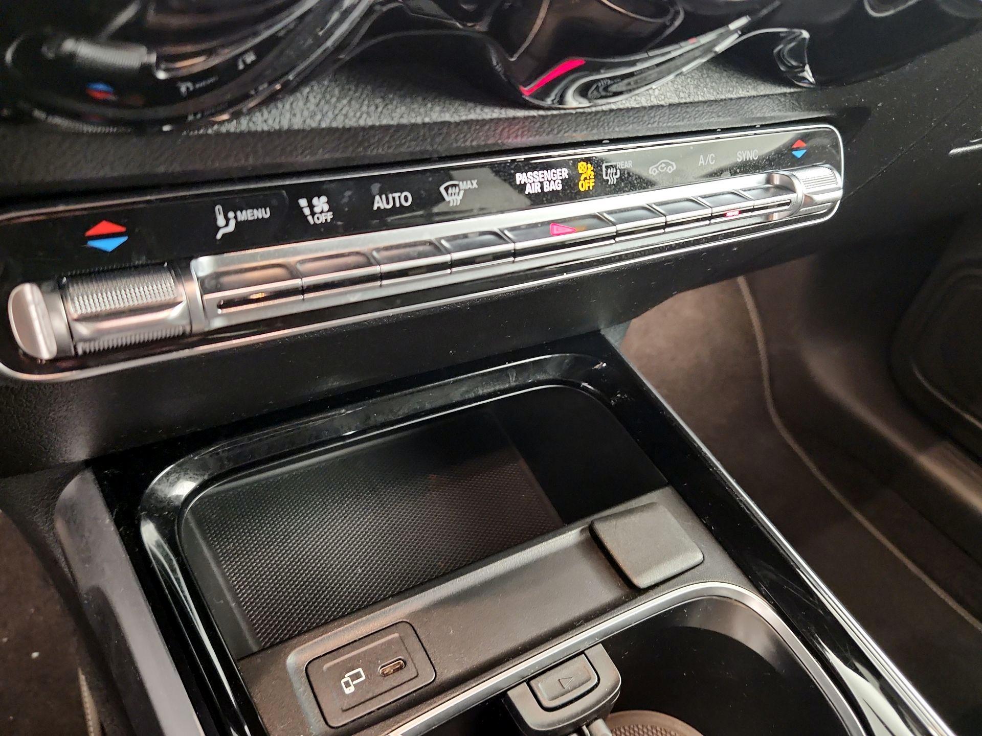 Thumbnail: 2021 Mercedes-Benz GLB - 16