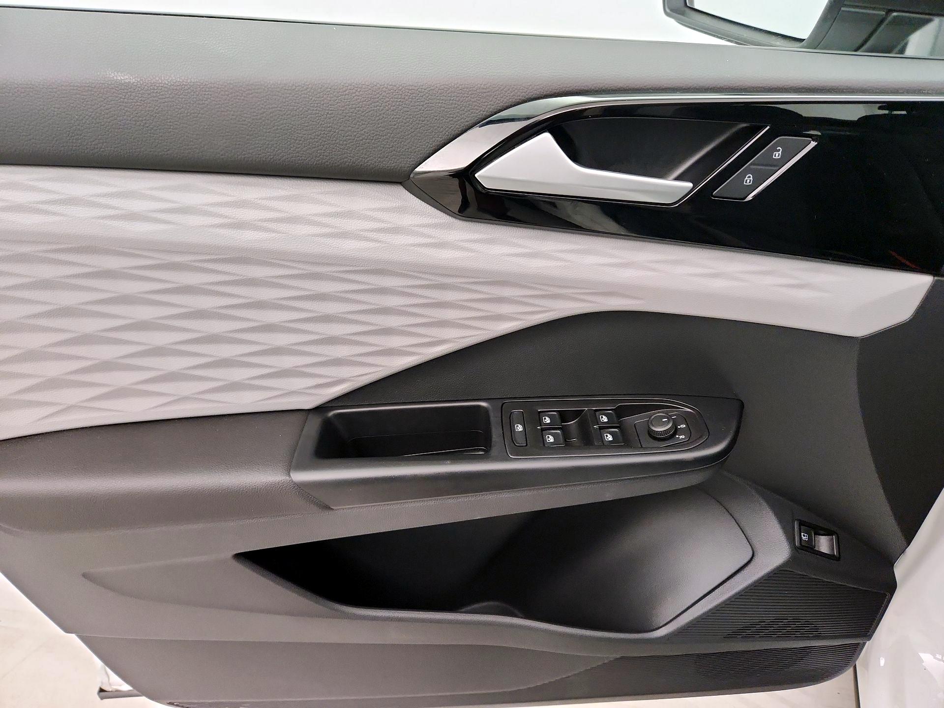 Thumbnail: 2023 Volkswagen Taos - 12