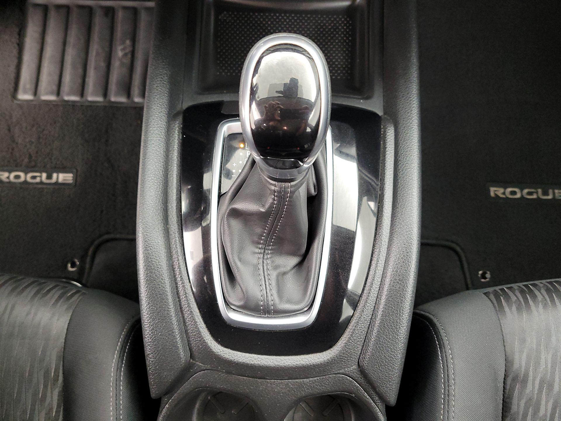 Thumbnail: 2020 Nissan Rogue - 18
