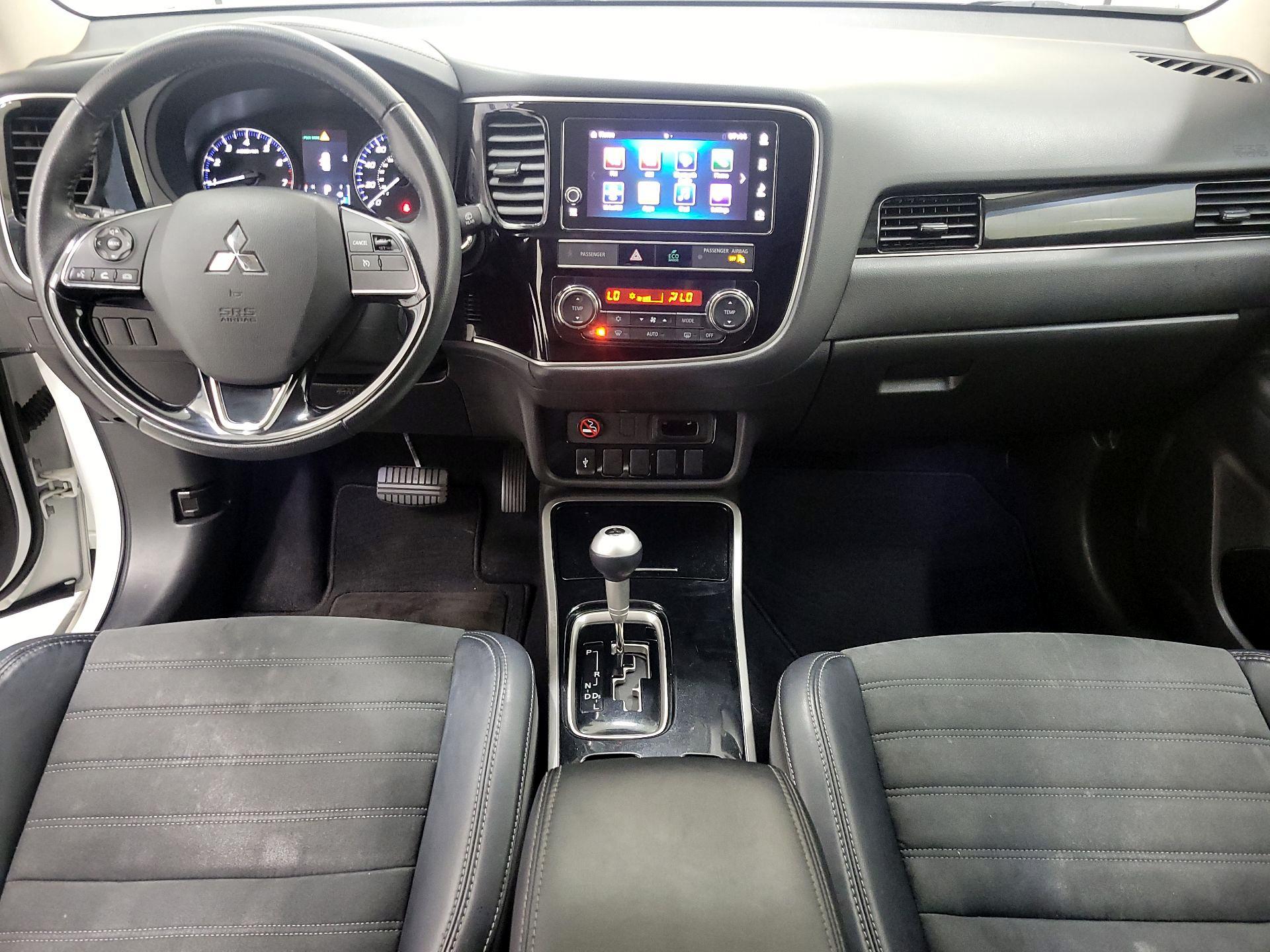 Thumbnail: 2019 Mitsubishi Outlander - 9