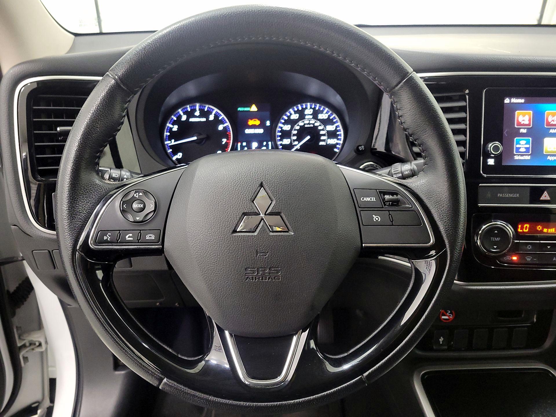 Thumbnail: 2019 Mitsubishi Outlander - 10