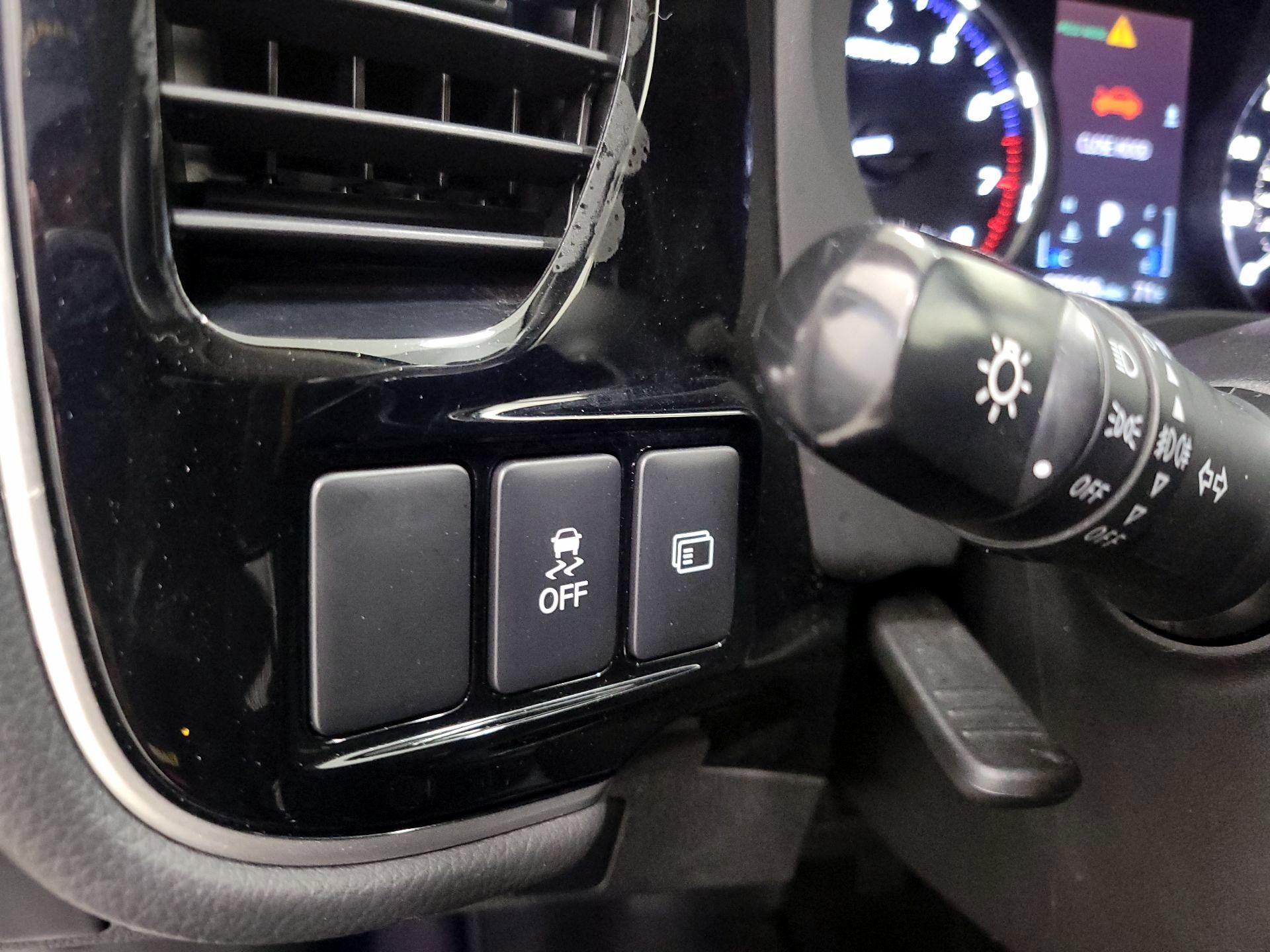 Thumbnail: 2019 Mitsubishi Outlander - 13