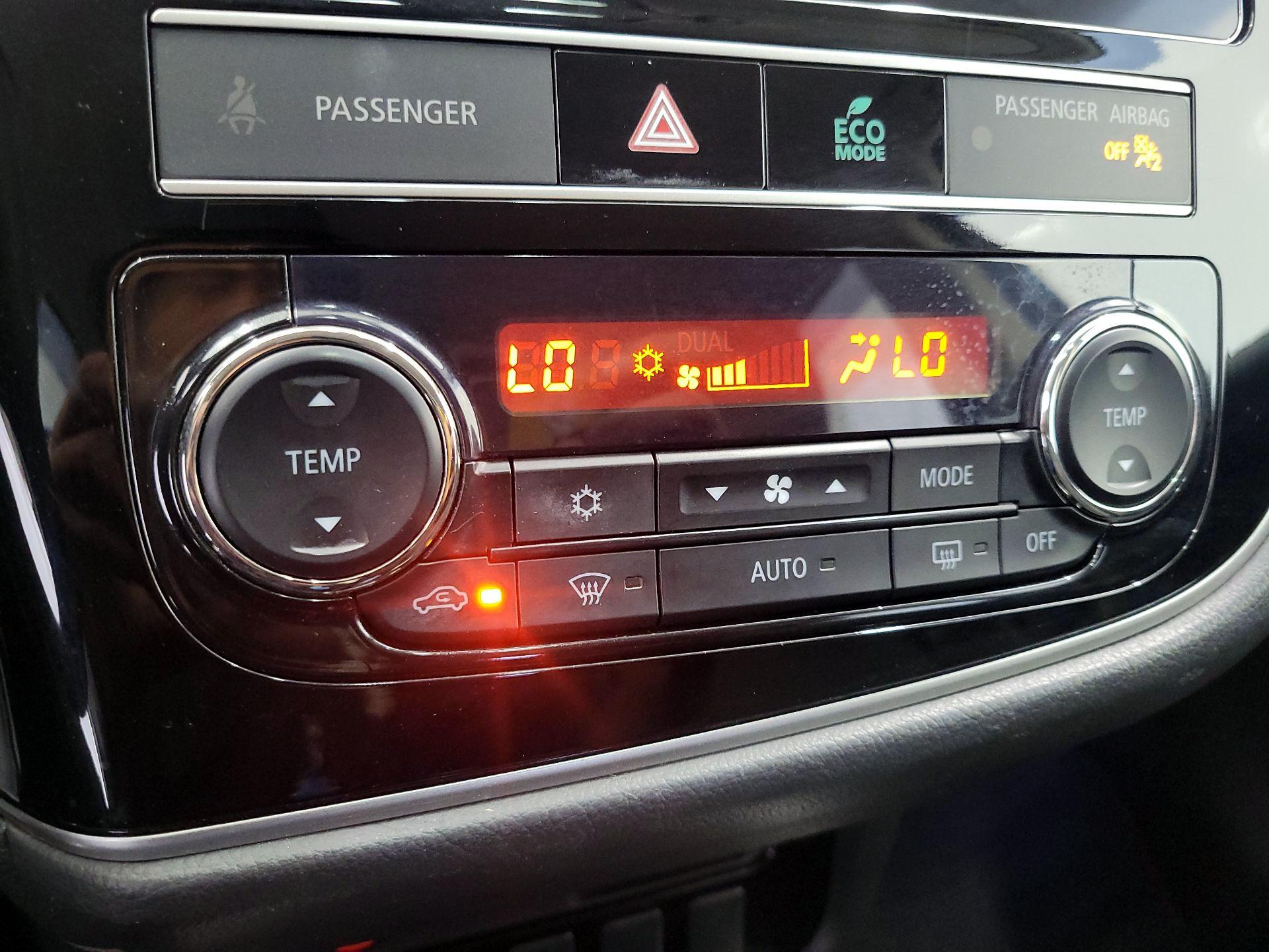 Thumbnail: 2019 Mitsubishi Outlander - 16