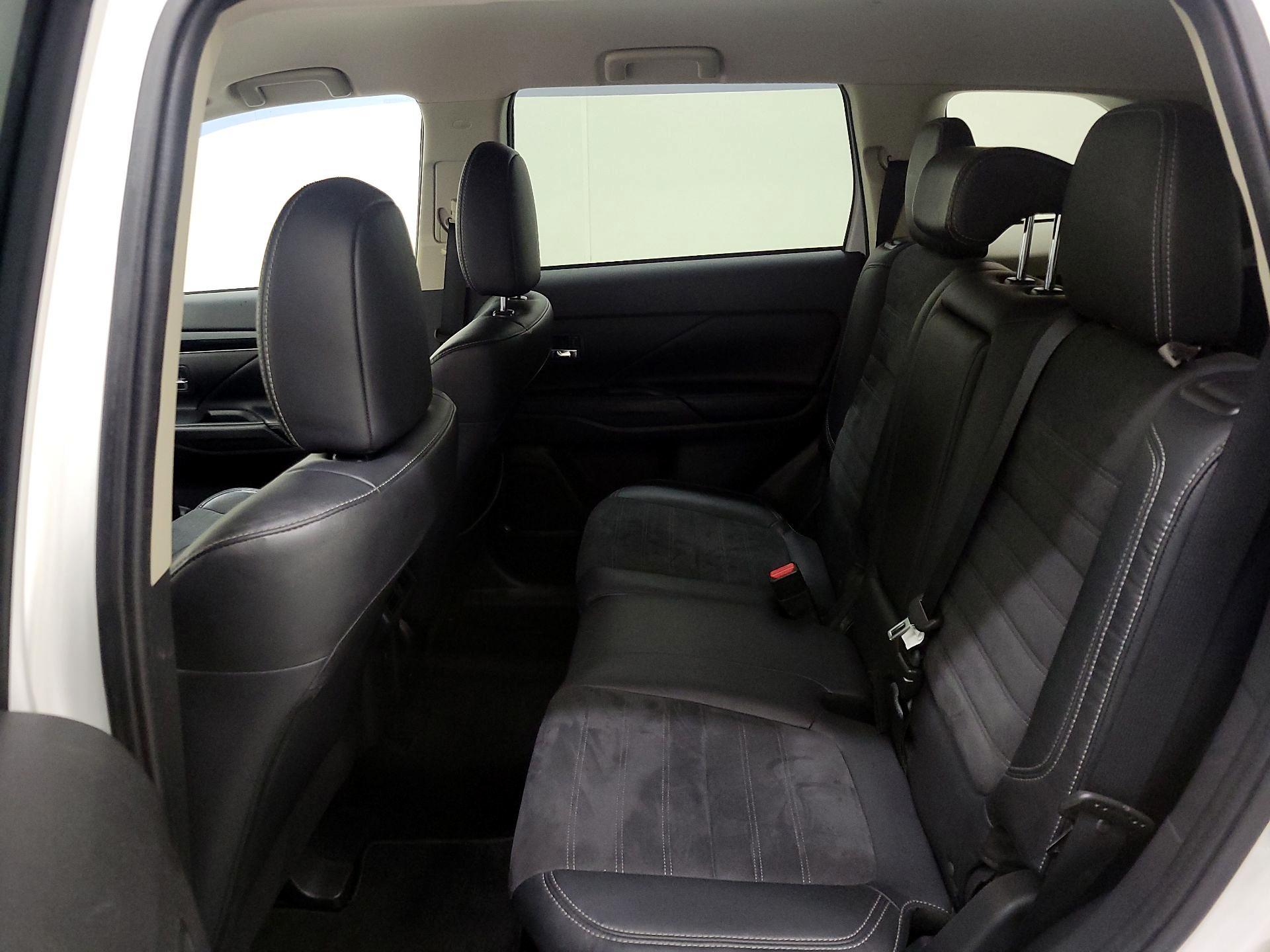 Thumbnail: 2019 Mitsubishi Outlander - 18