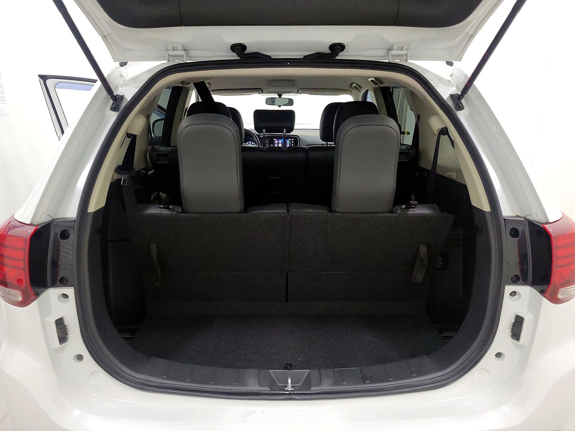 Thumbnail: 2019 Mitsubishi Outlander - 20