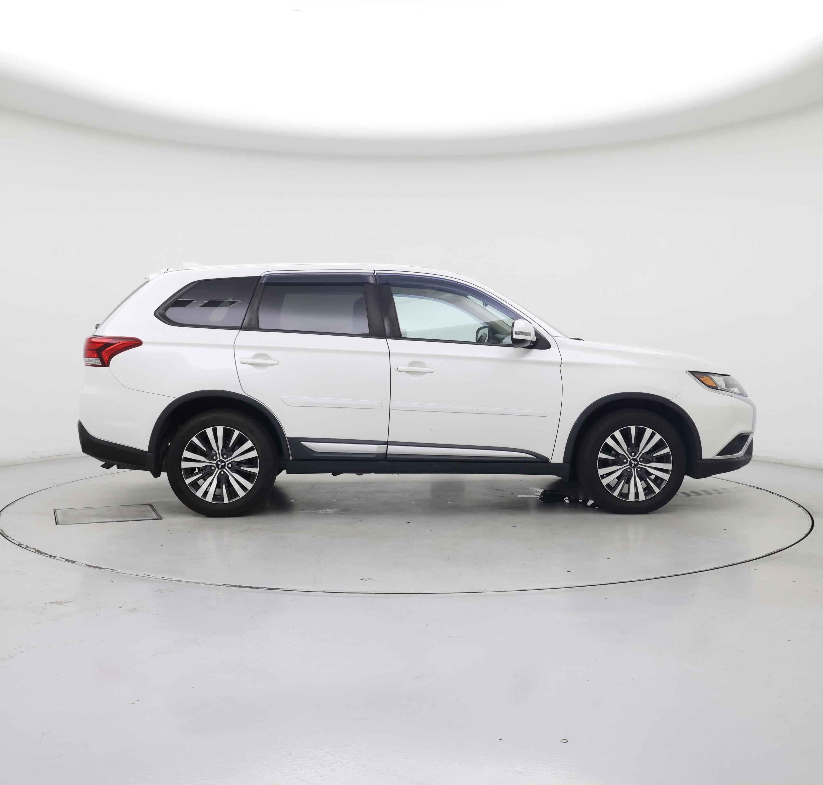 Thumbnail: 2019 Mitsubishi Outlander - 7