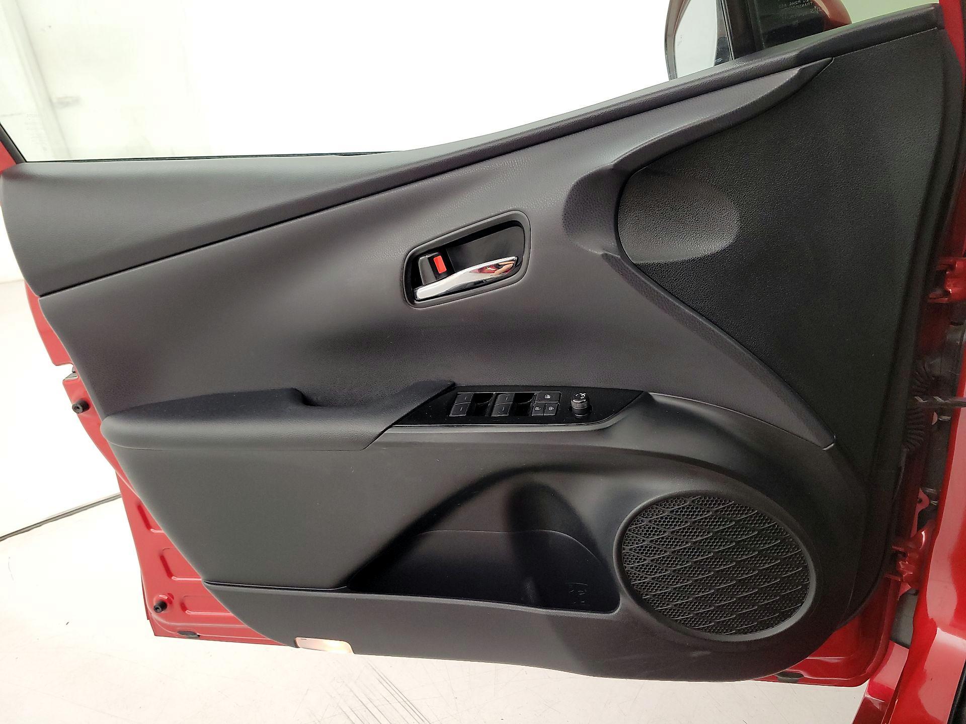 Thumbnail: 2020 Toyota Prius - 12