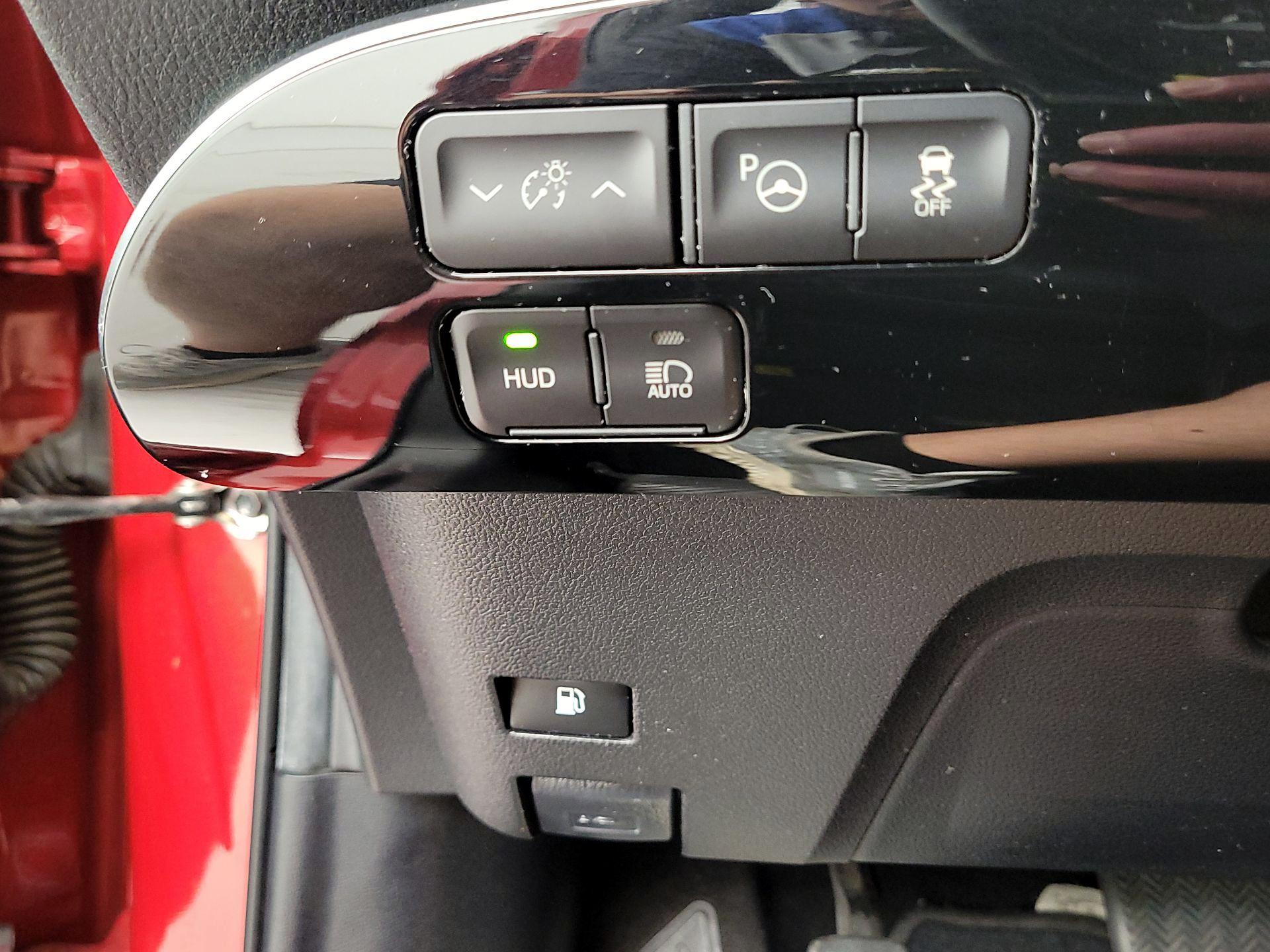 Thumbnail: 2020 Toyota Prius - 13