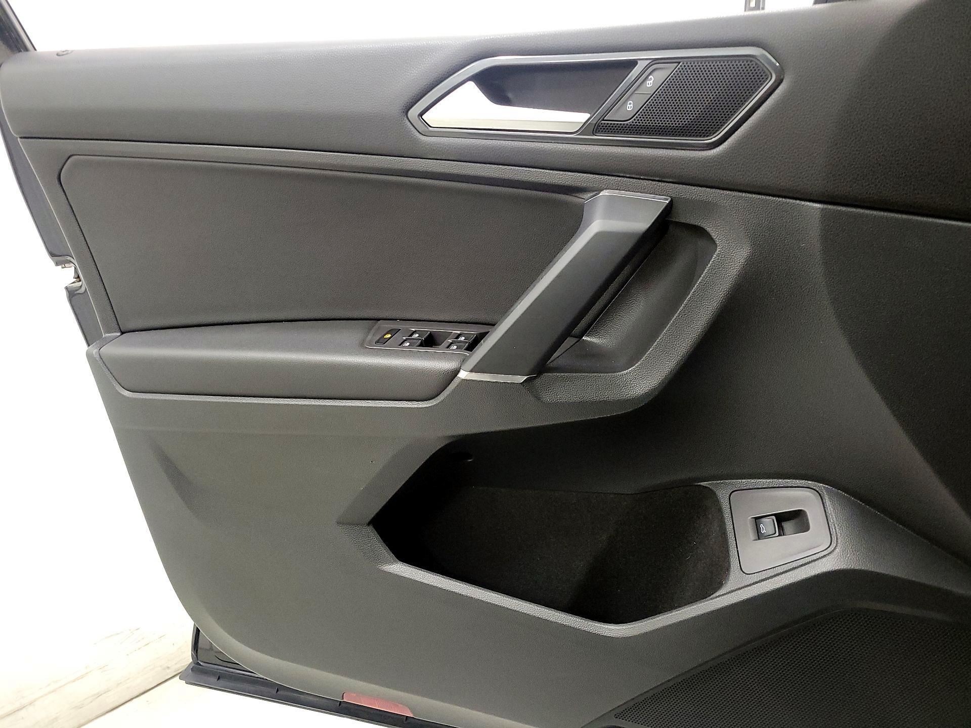 Thumbnail: 2018 Volkswagen Tiguan - 12