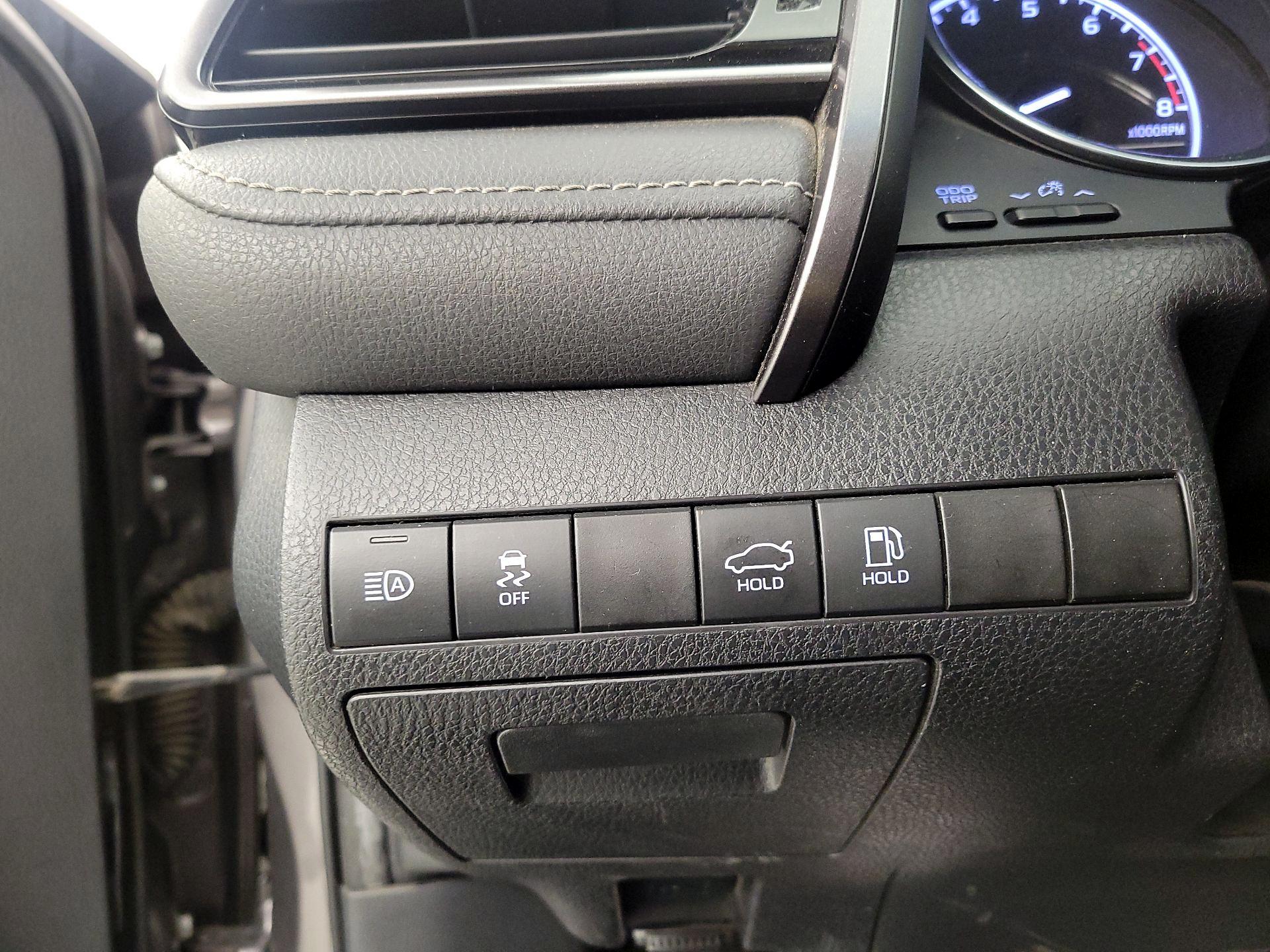 Thumbnail: 2019 Toyota Camry - 13
