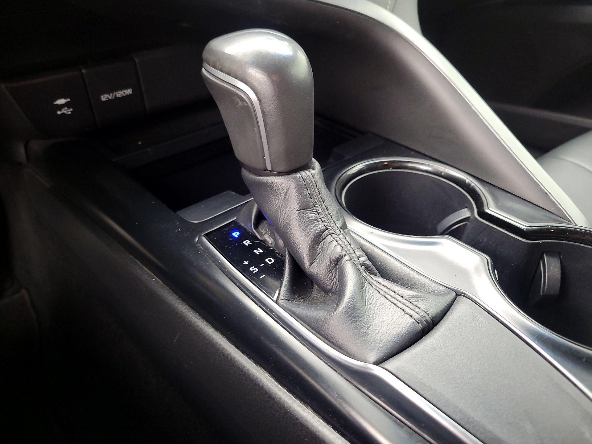 Thumbnail: 2019 Toyota Camry - 17