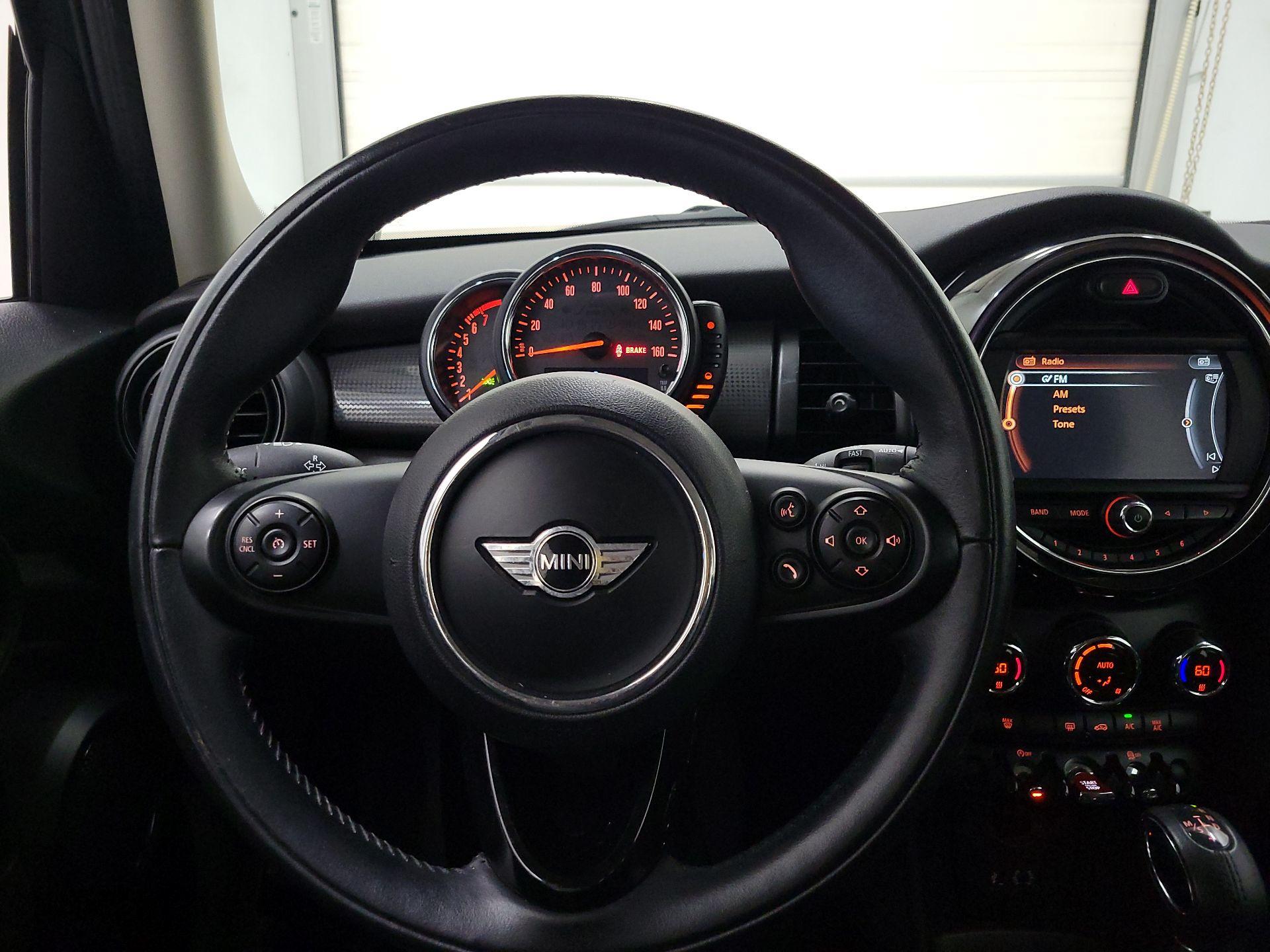 Thumbnail: 2017 MINI Cooper Hardtop - 10