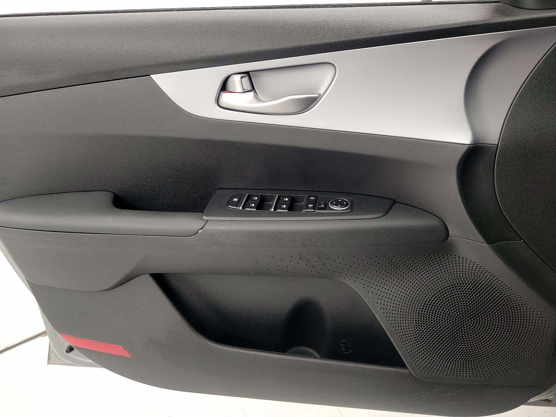 Thumbnail: 2023 Kia Forte - 12