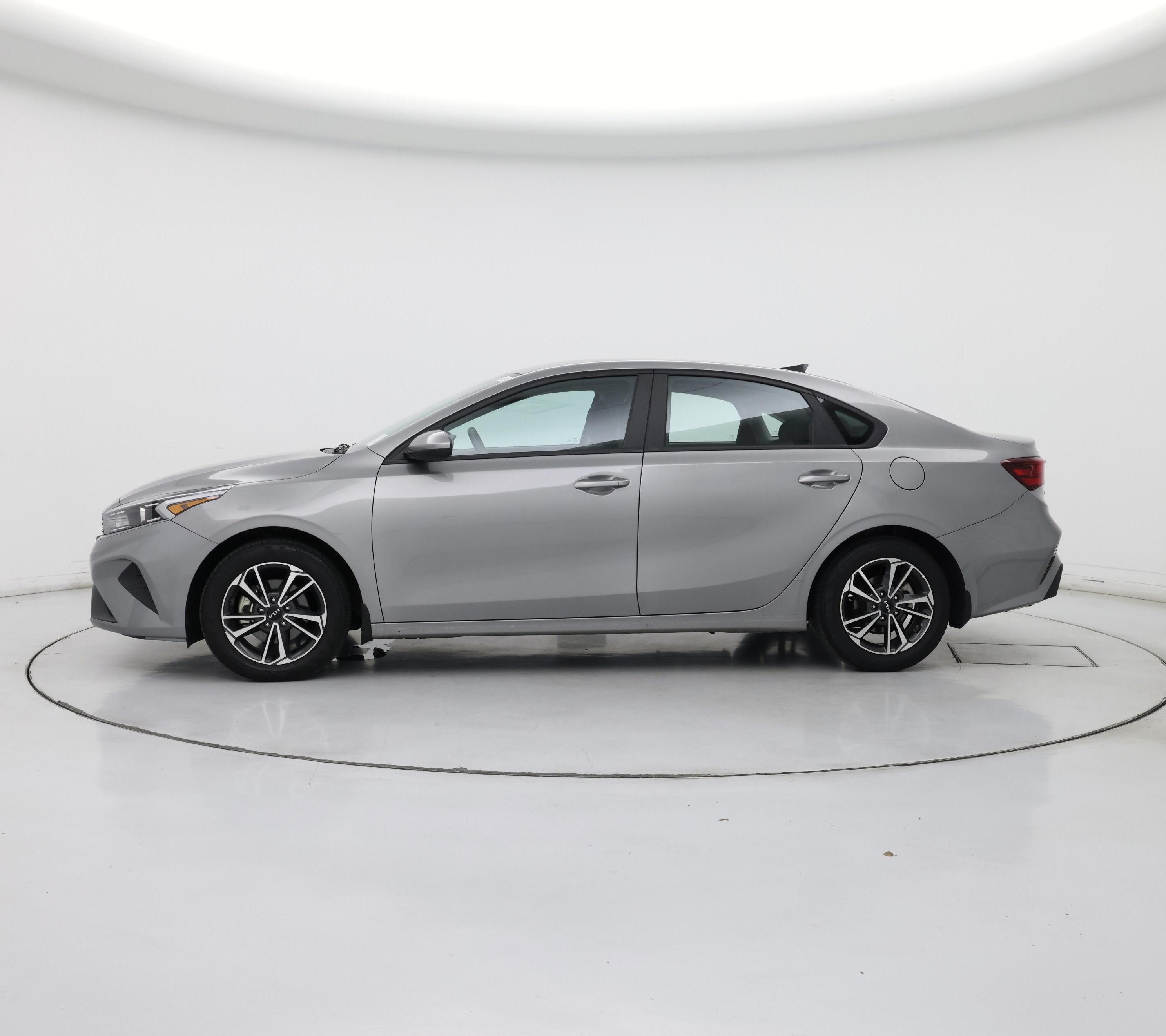 Thumbnail: 2023 Kia Forte - 3