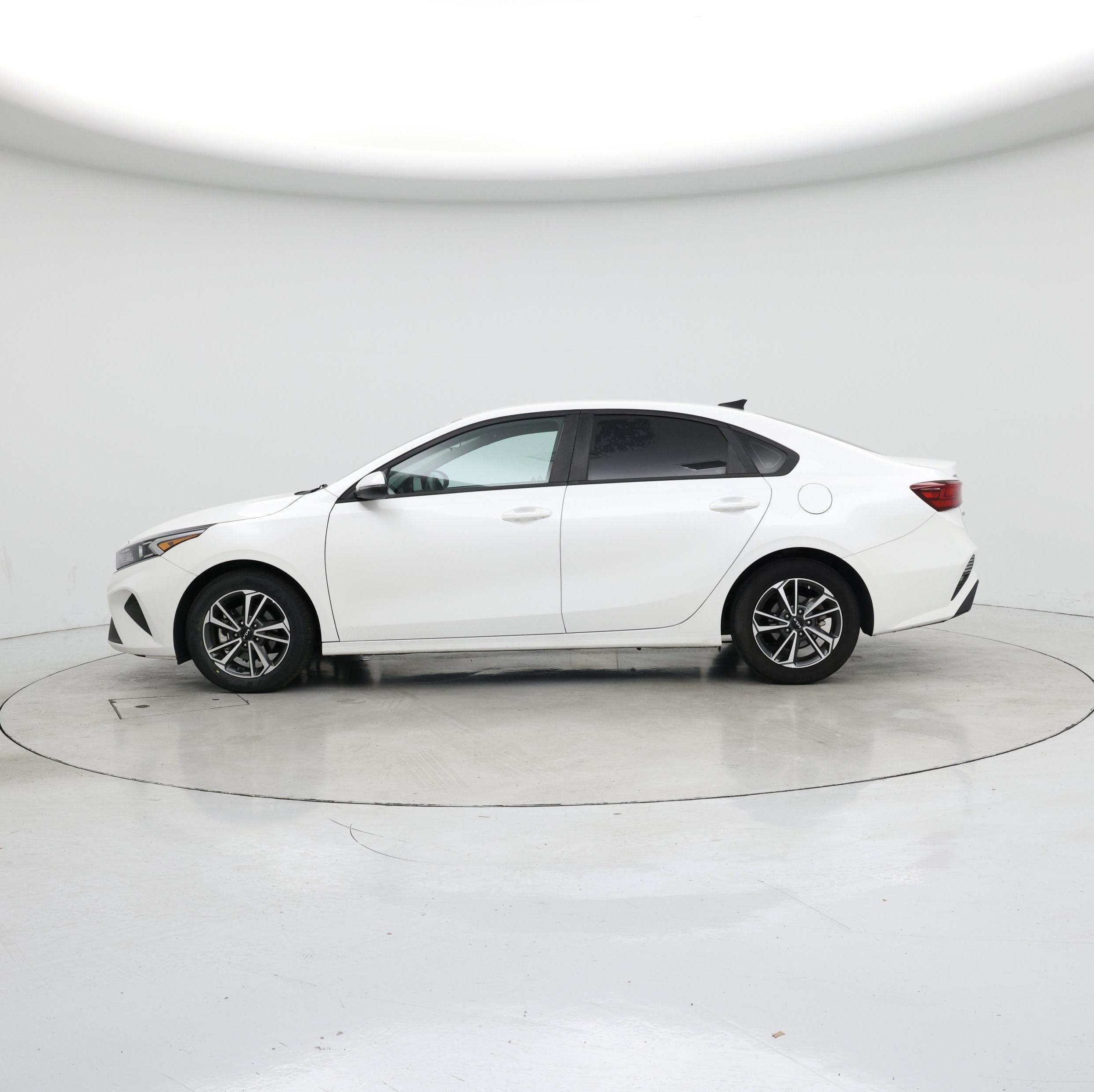 Thumbnail: 2023 Kia Forte - 3