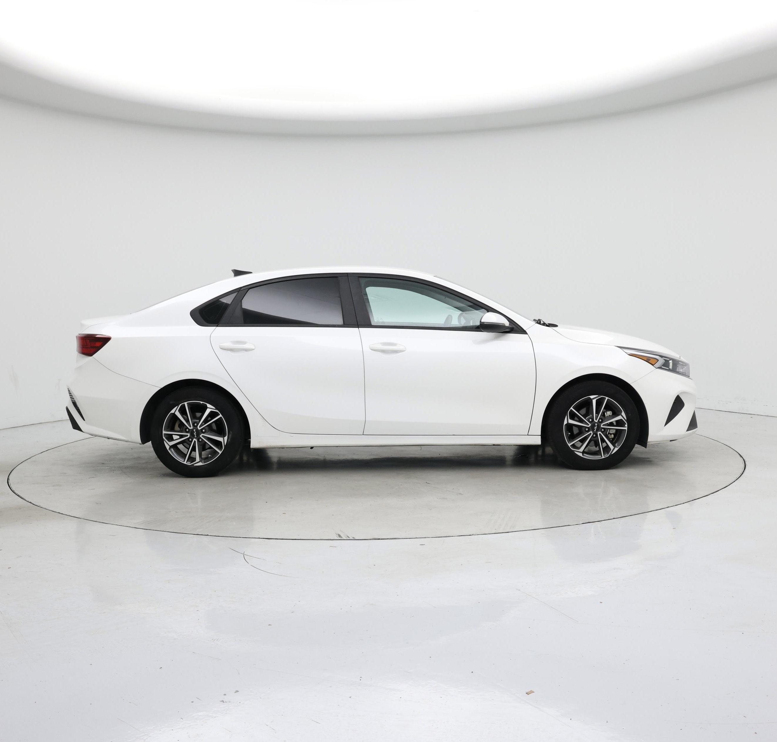 Thumbnail: 2023 Kia Forte - 7