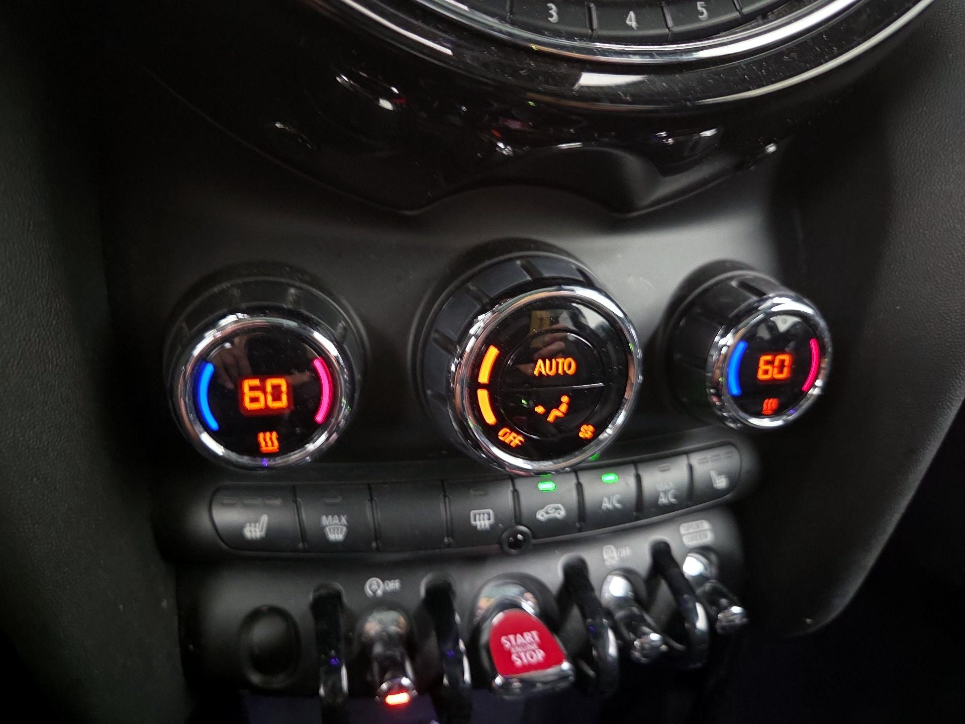 Thumbnail: 2019 MINI Cooper Hardtop - 16