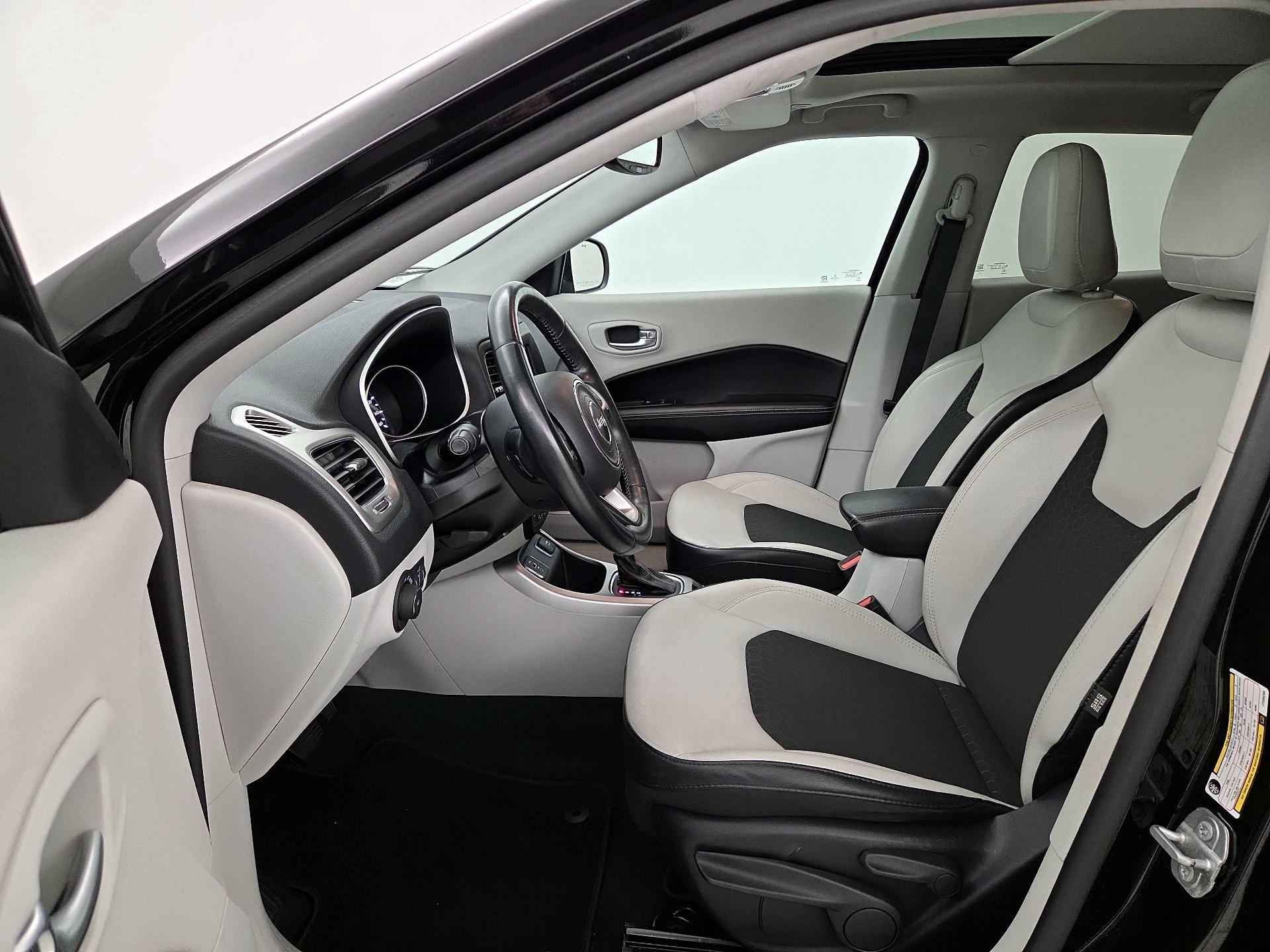 Thumbnail: 2018 Jeep Compass - 11