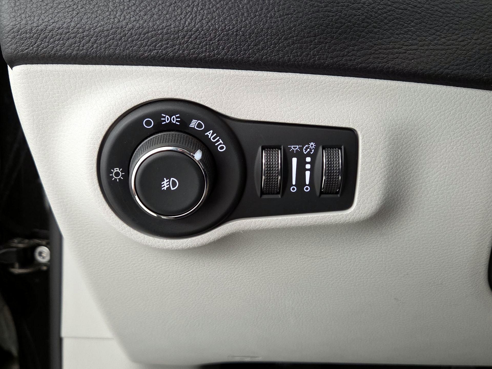 Thumbnail: 2018 Jeep Compass - 13