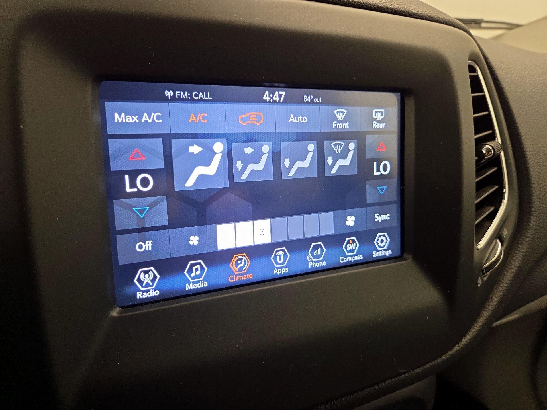 Thumbnail: 2018 Jeep Compass - 16