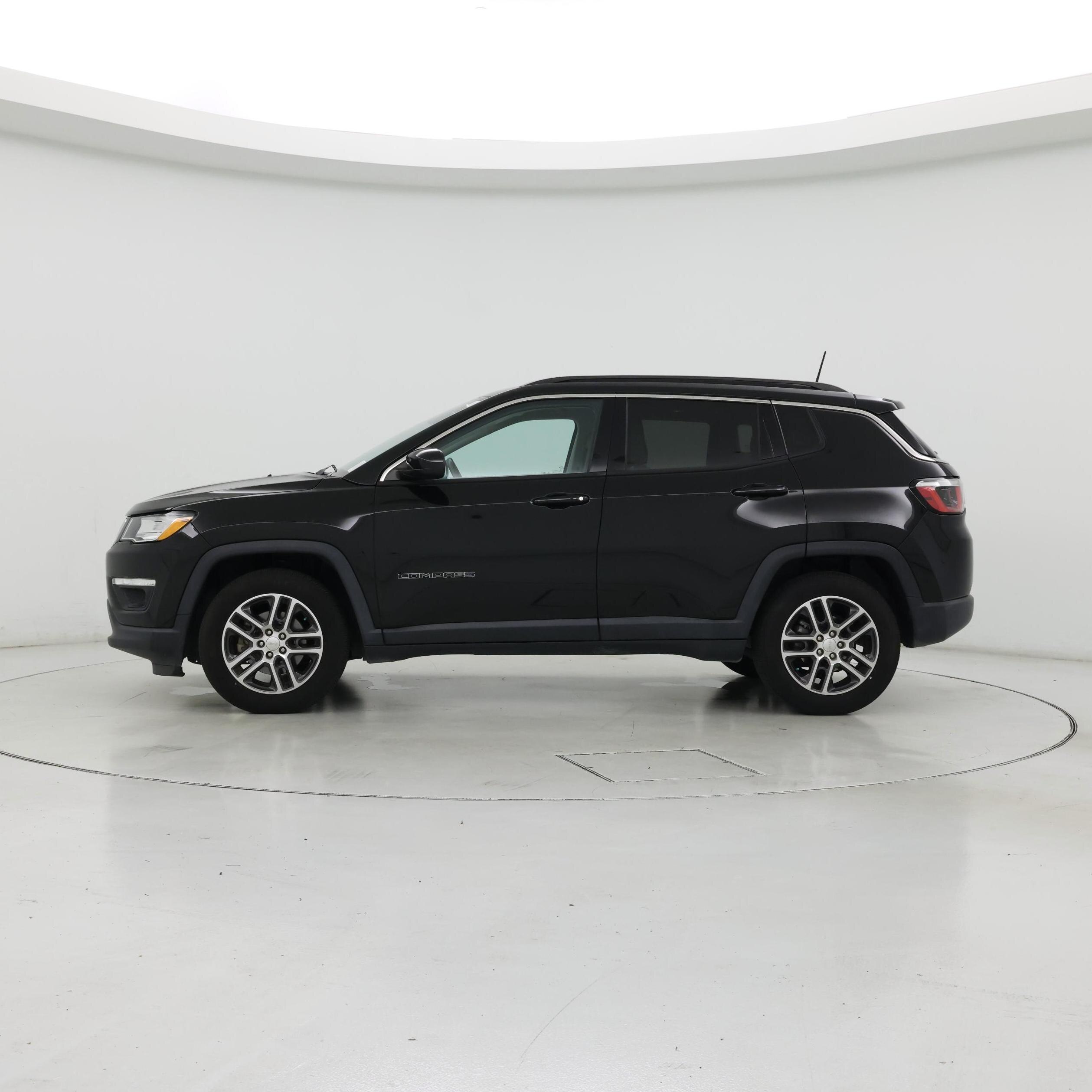 Thumbnail: 2018 Jeep Compass - 3