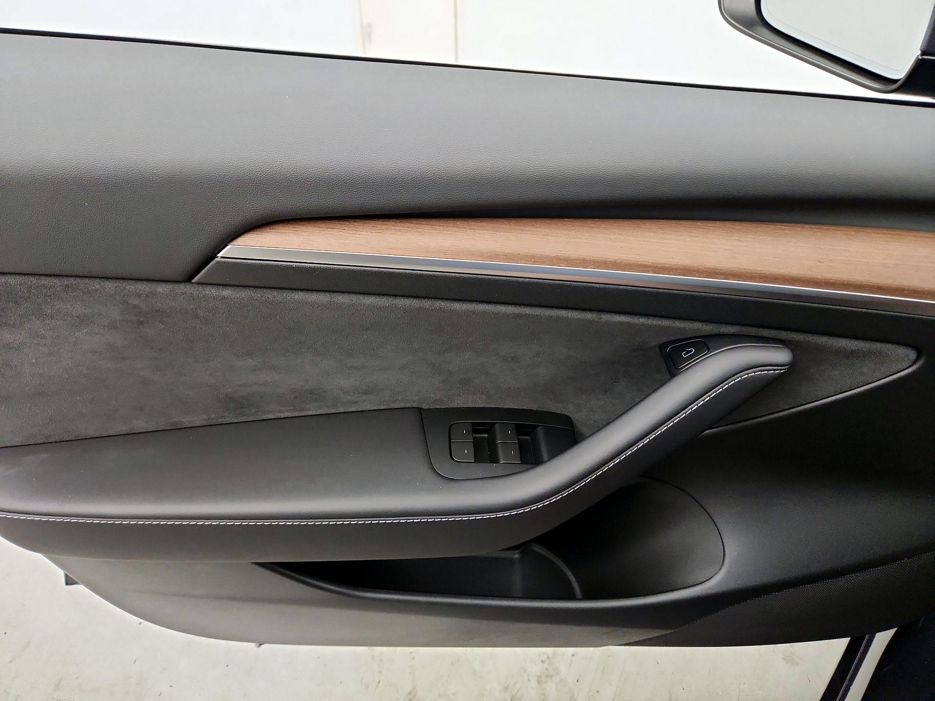 Thumbnail: 2023 Tesla Model 3 - 12