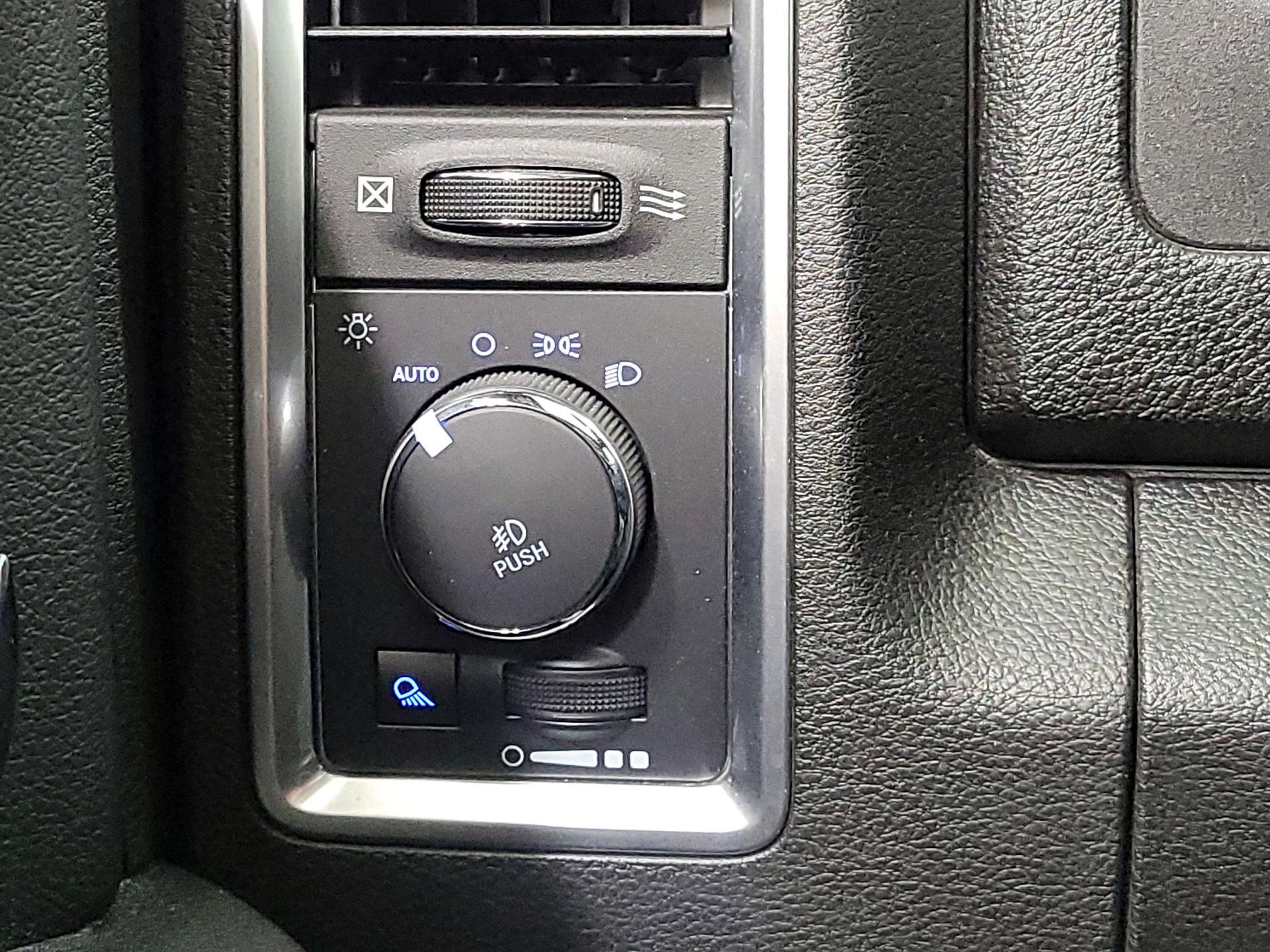 Thumbnail: 2021 RAM 1500 Classic - 13