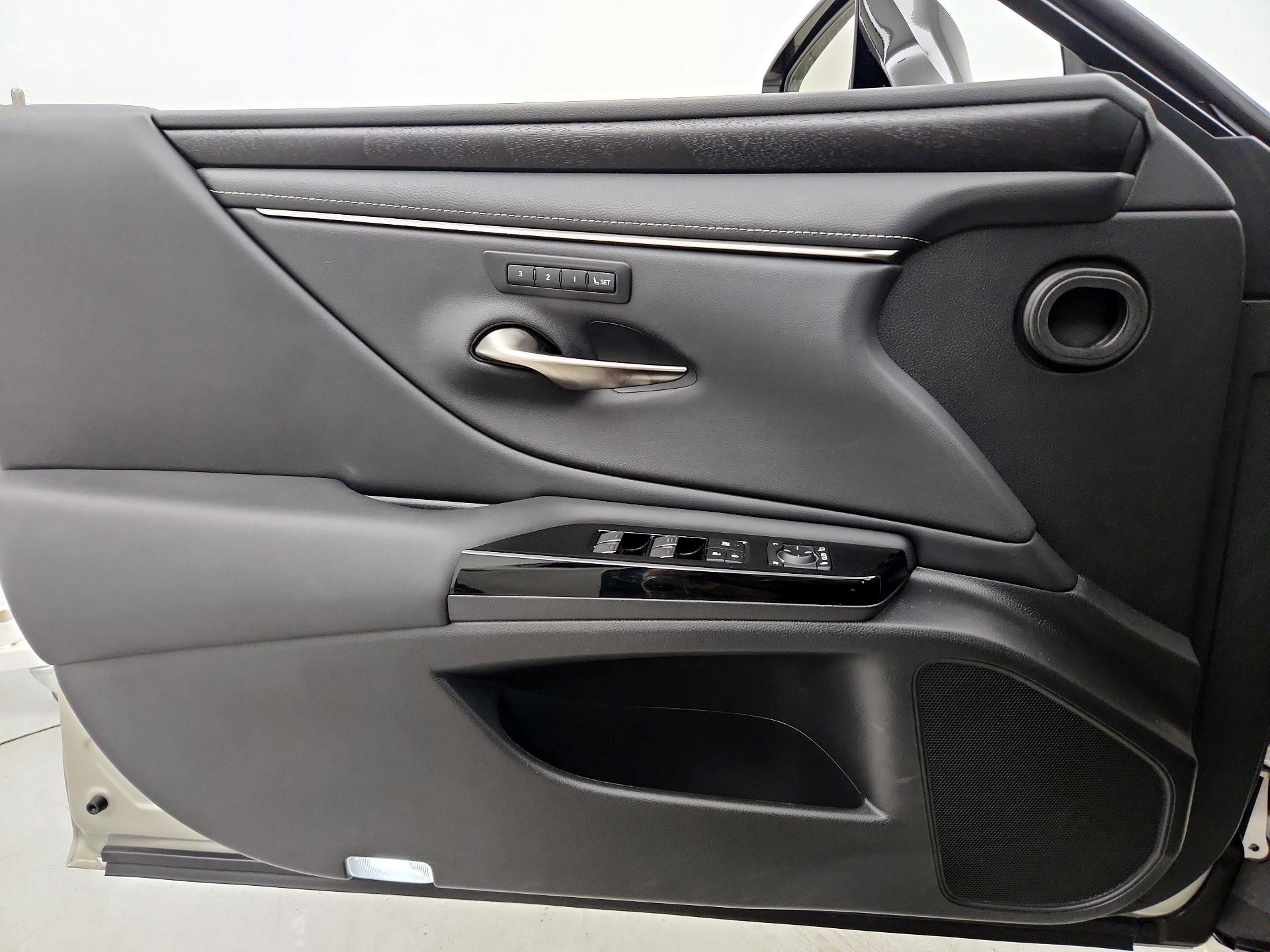 Thumbnail: 2023 Lexus ES - 12