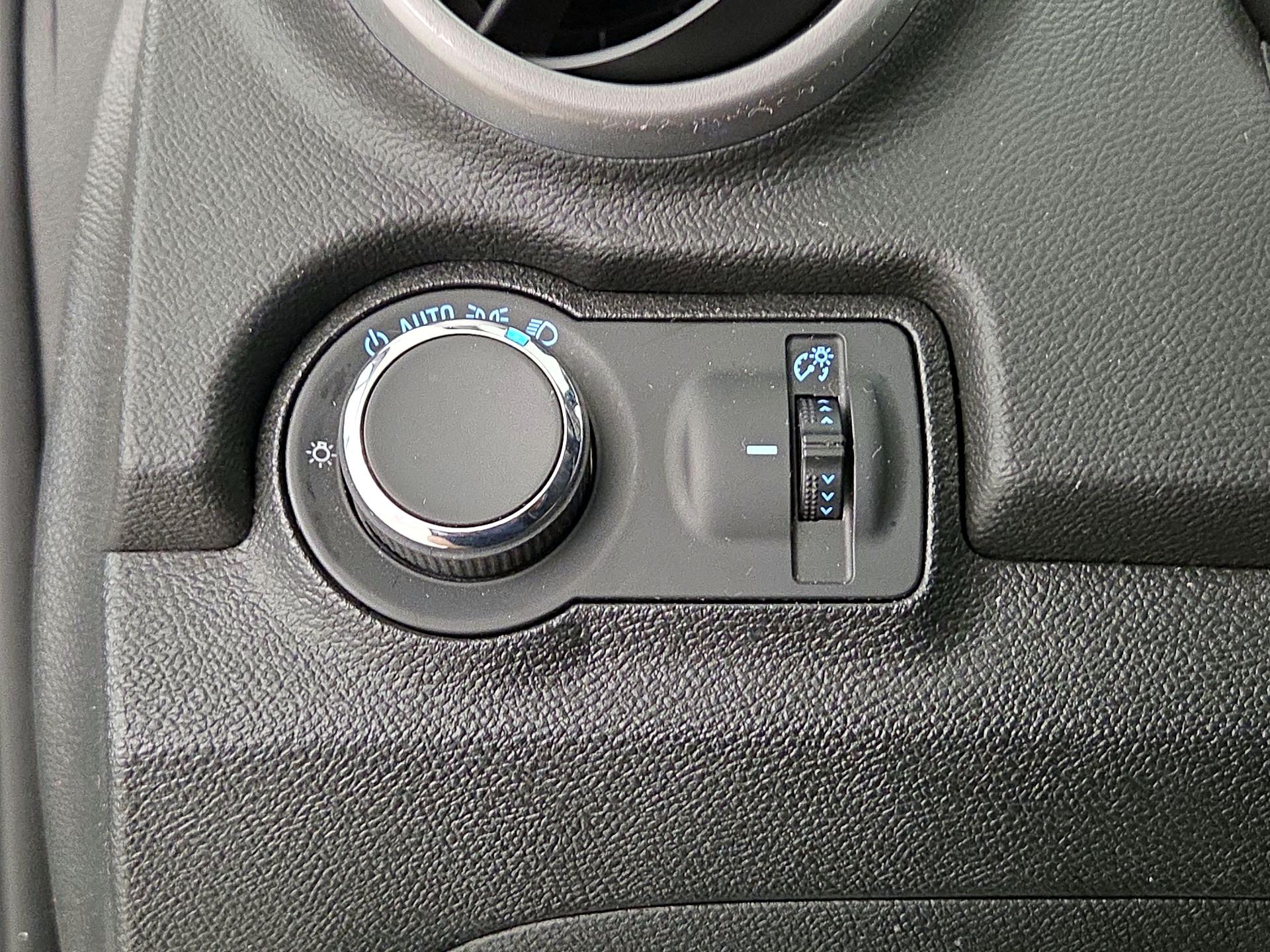 Thumbnail: 2016 Chevrolet Trax - 13