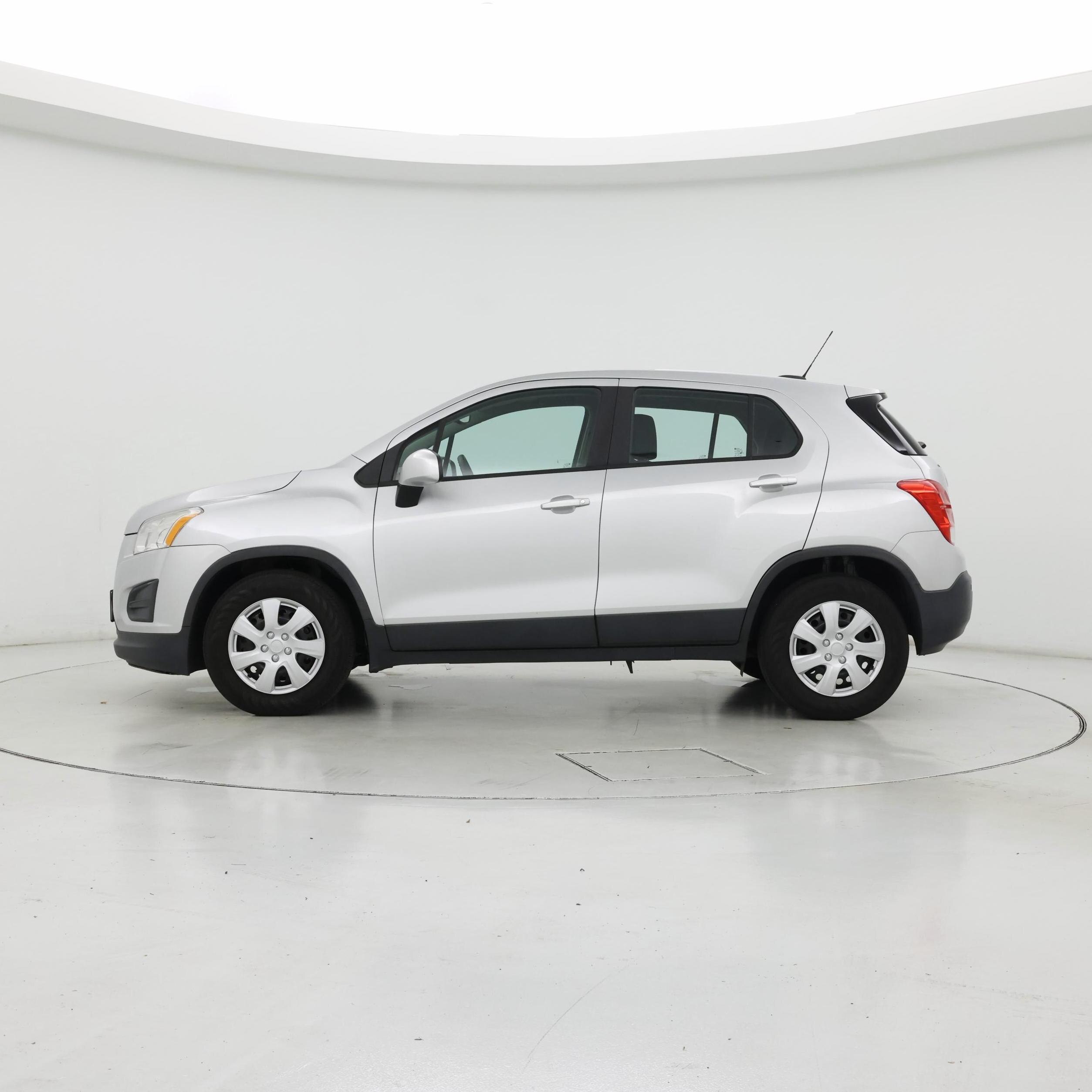 Thumbnail: 2016 Chevrolet Trax - 3