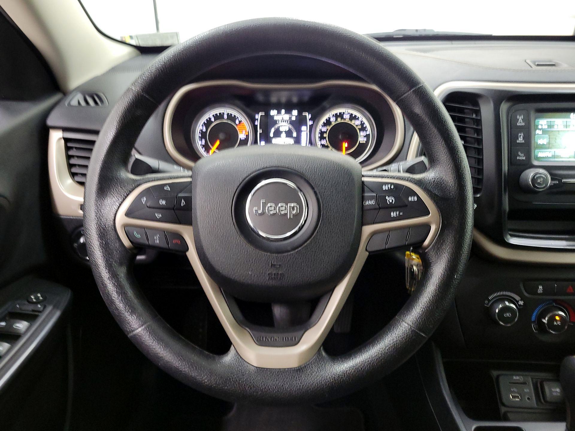 Thumbnail: 2016 Jeep Cherokee - 10