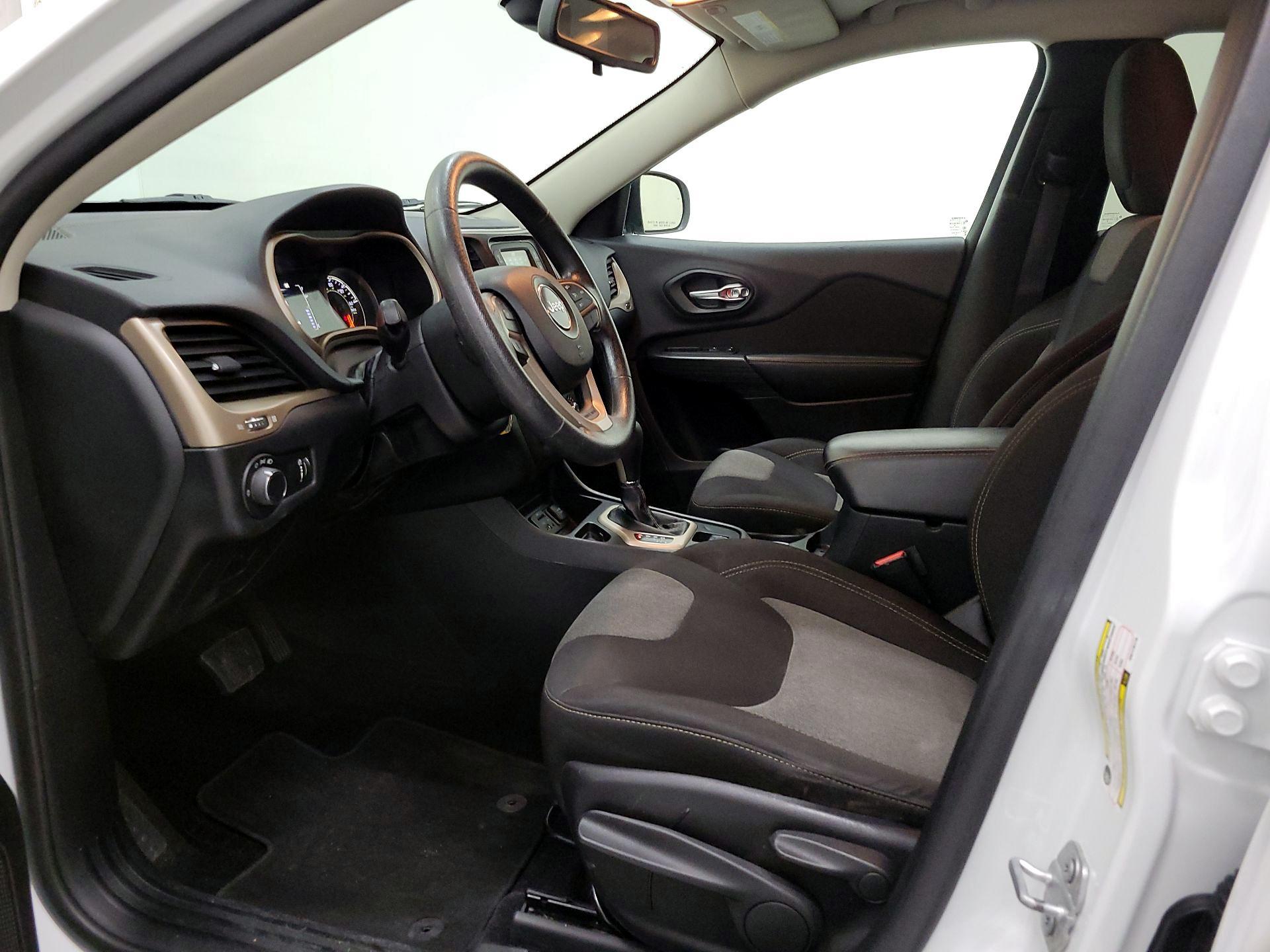 Thumbnail: 2016 Jeep Cherokee - 11