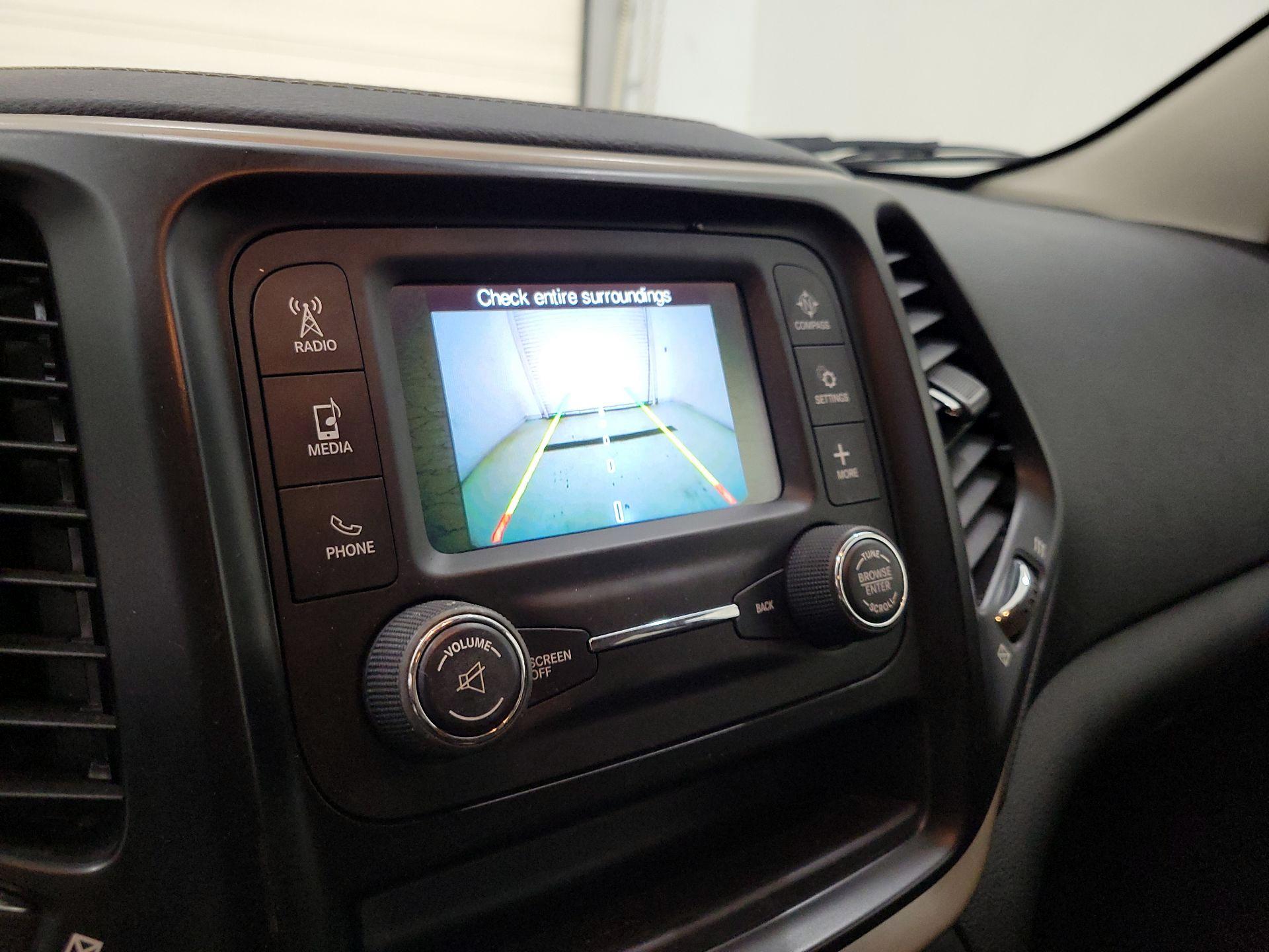 Thumbnail: 2016 Jeep Cherokee - 14