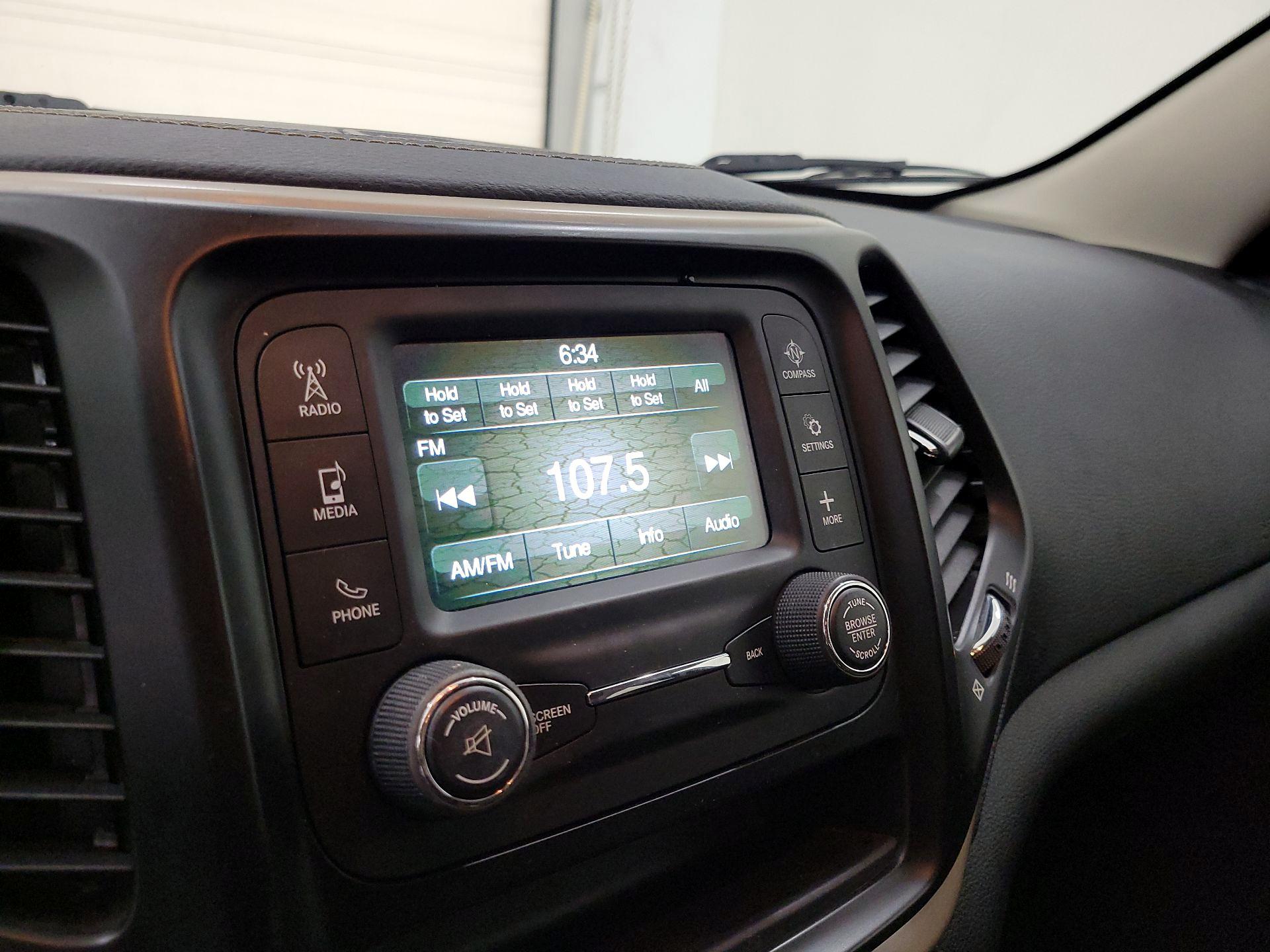 Thumbnail: 2016 Jeep Cherokee - 15