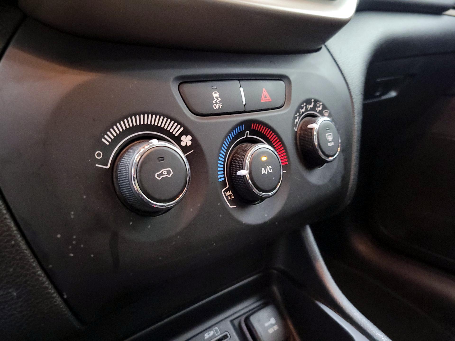 Thumbnail: 2016 Jeep Cherokee - 16