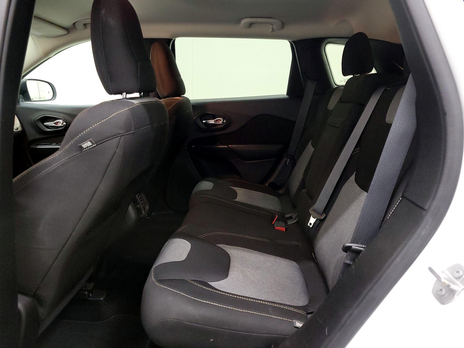 Thumbnail: 2016 Jeep Cherokee - 19