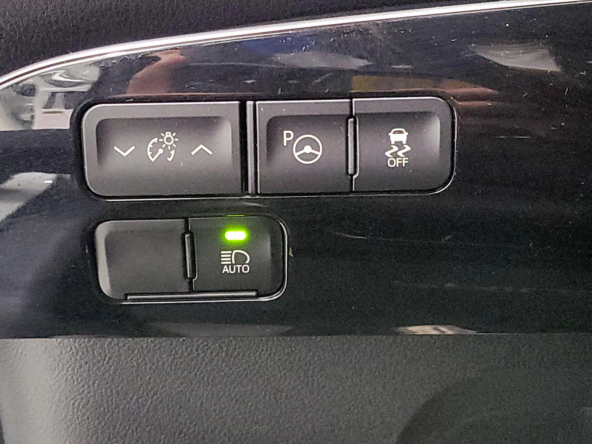 Thumbnail: 2020 Toyota Prius - 13