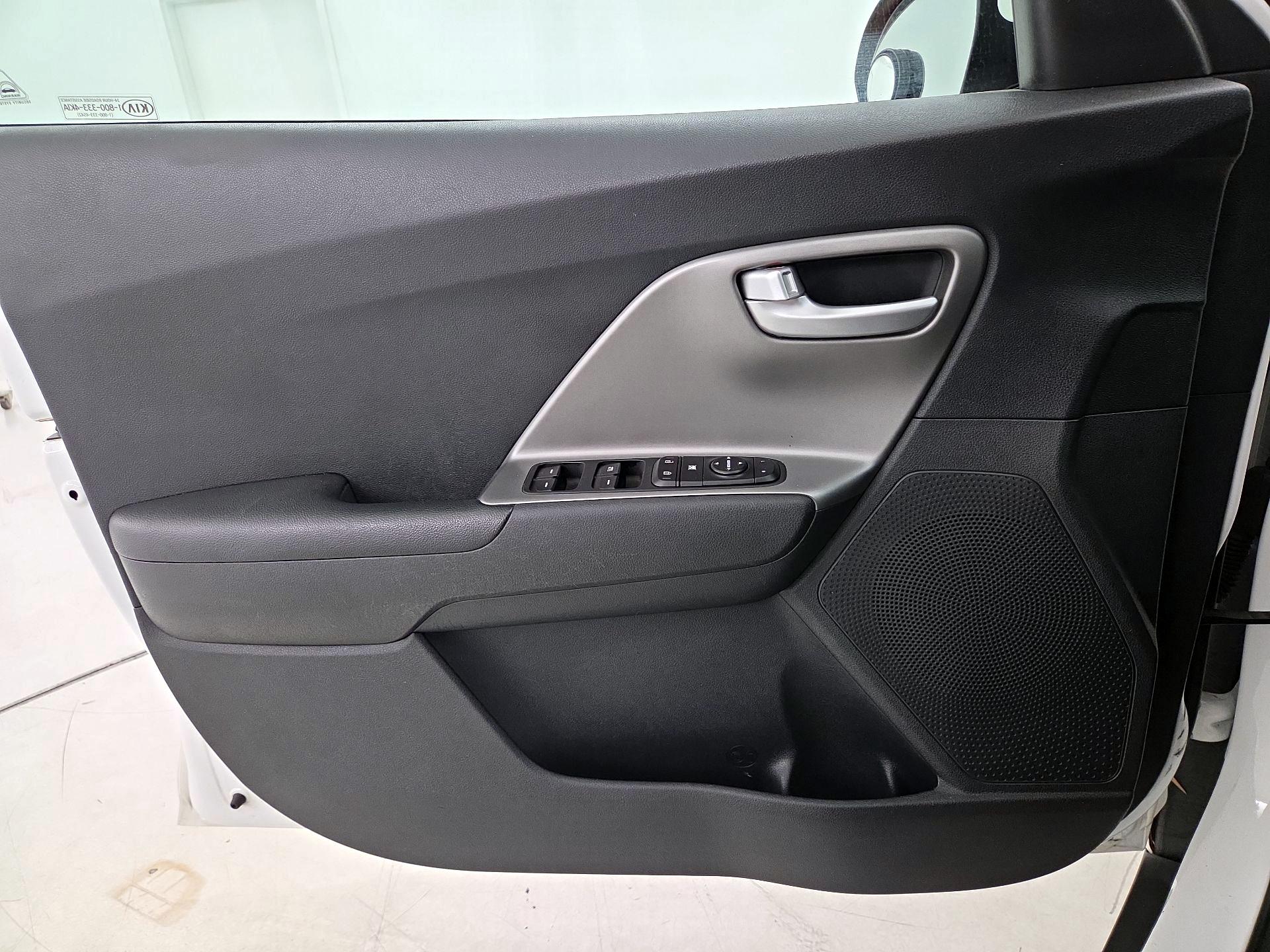 Thumbnail: 2022 Kia Niro - 12