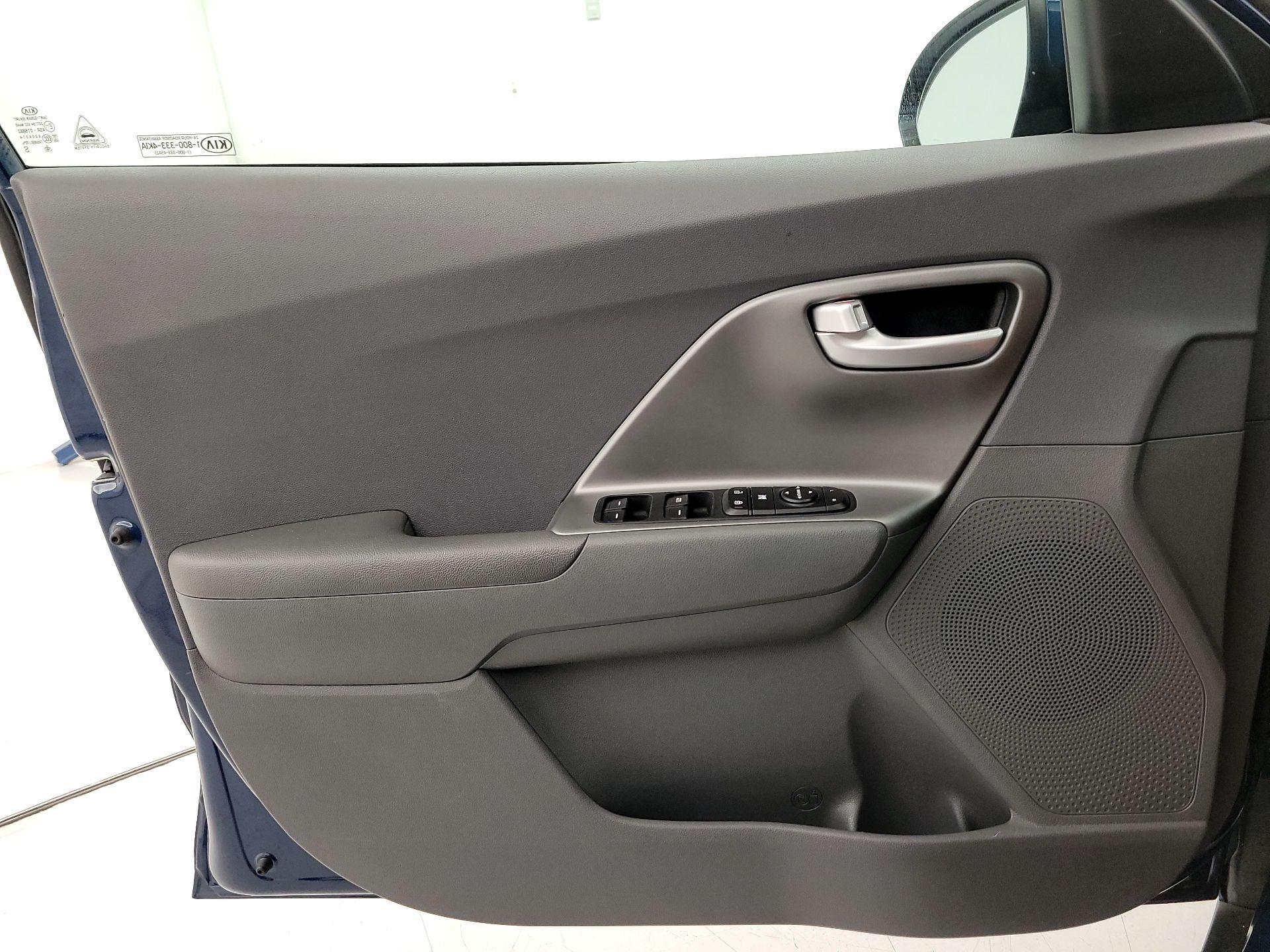 Thumbnail: 2021 Kia Niro - 12