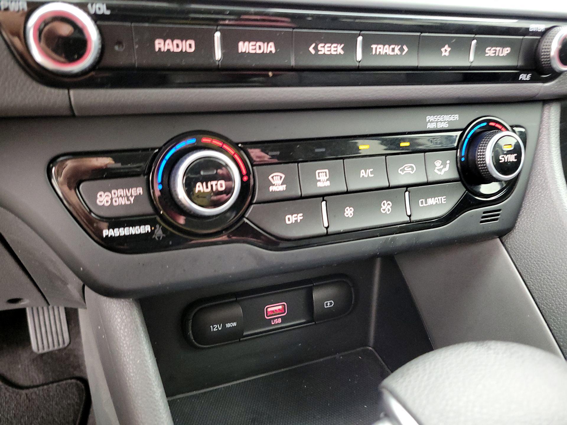 Thumbnail: 2021 Kia Niro - 16