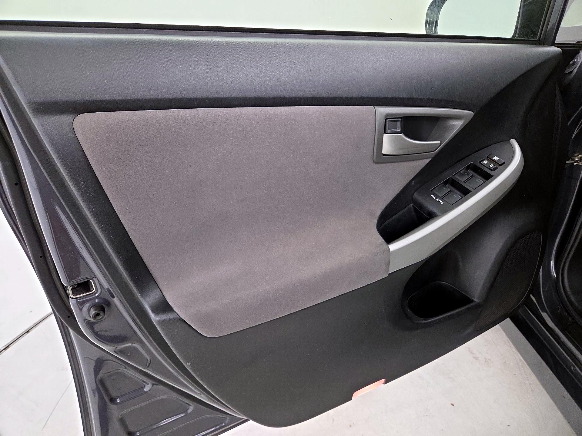 Thumbnail: 2014 Toyota Prius - 12