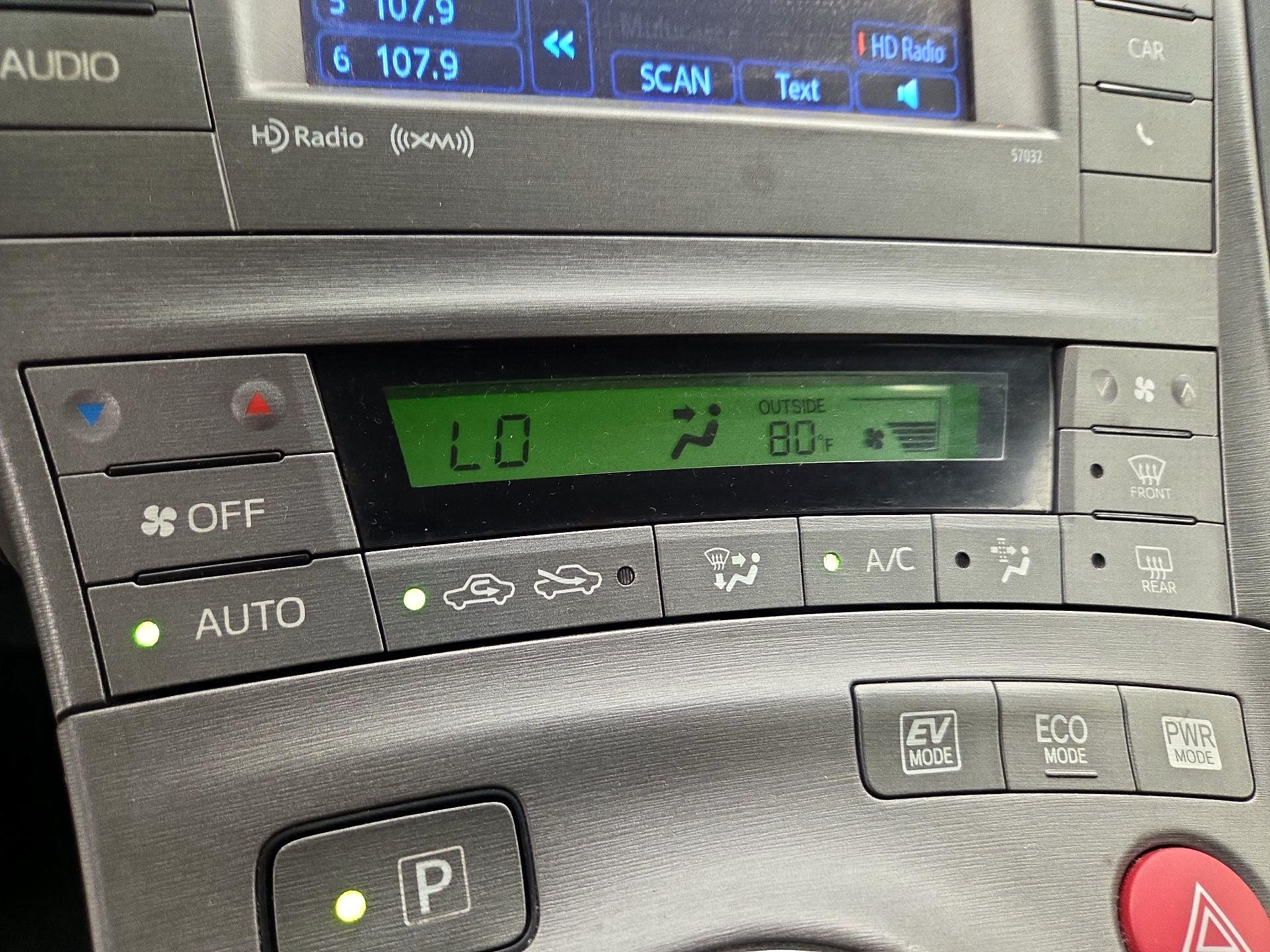 Thumbnail: 2014 Toyota Prius - 16