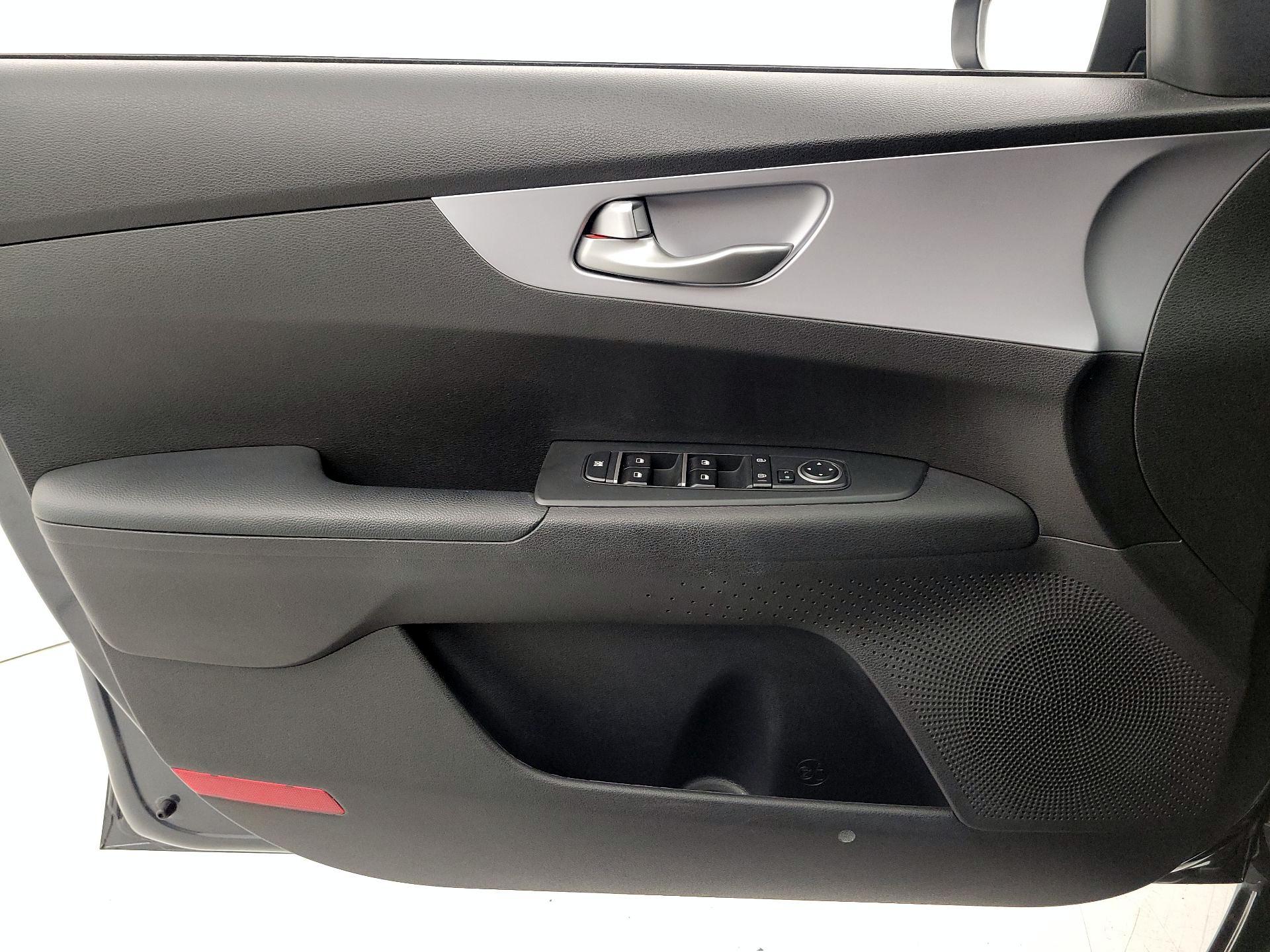 Thumbnail: 2022 Kia Forte - 12
