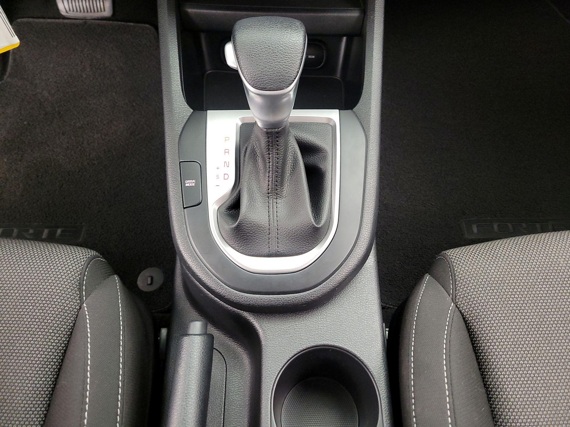 Thumbnail: 2022 Kia Forte - 17