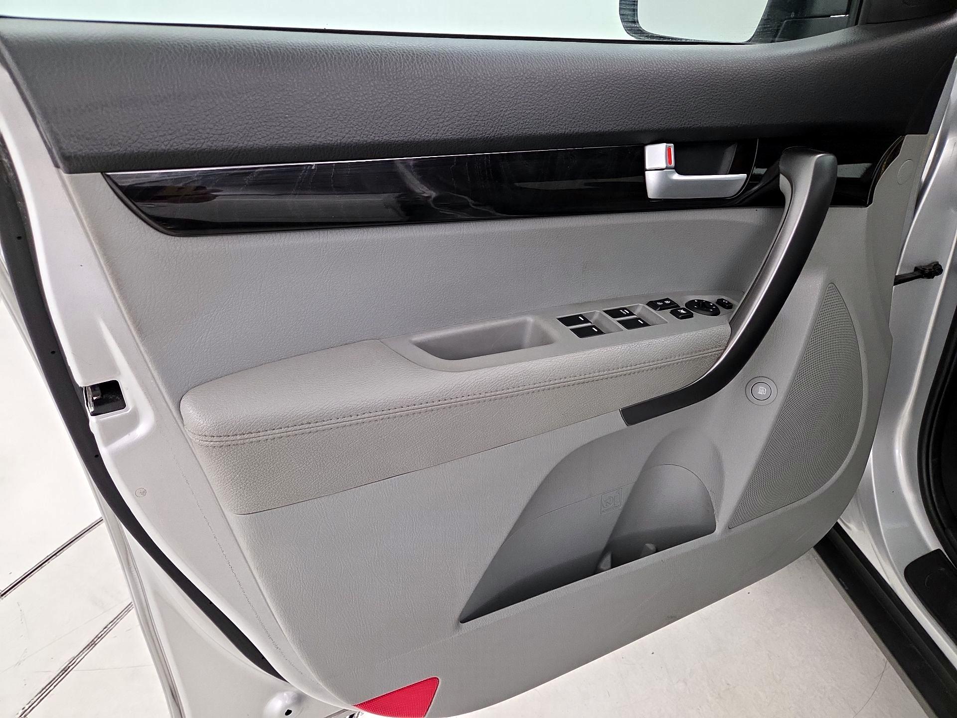 Thumbnail: 2015 Kia Sorento - 12