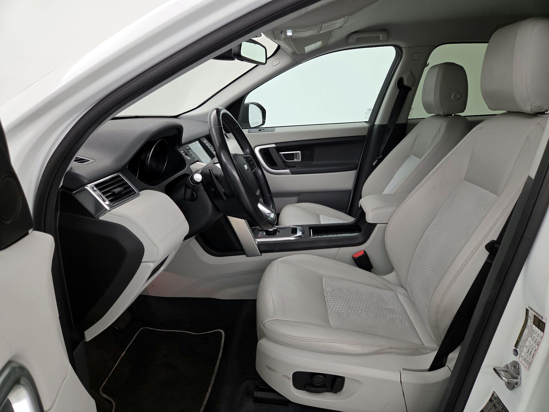 Thumbnail: 2019 Land Rover Discovery Sport - 11