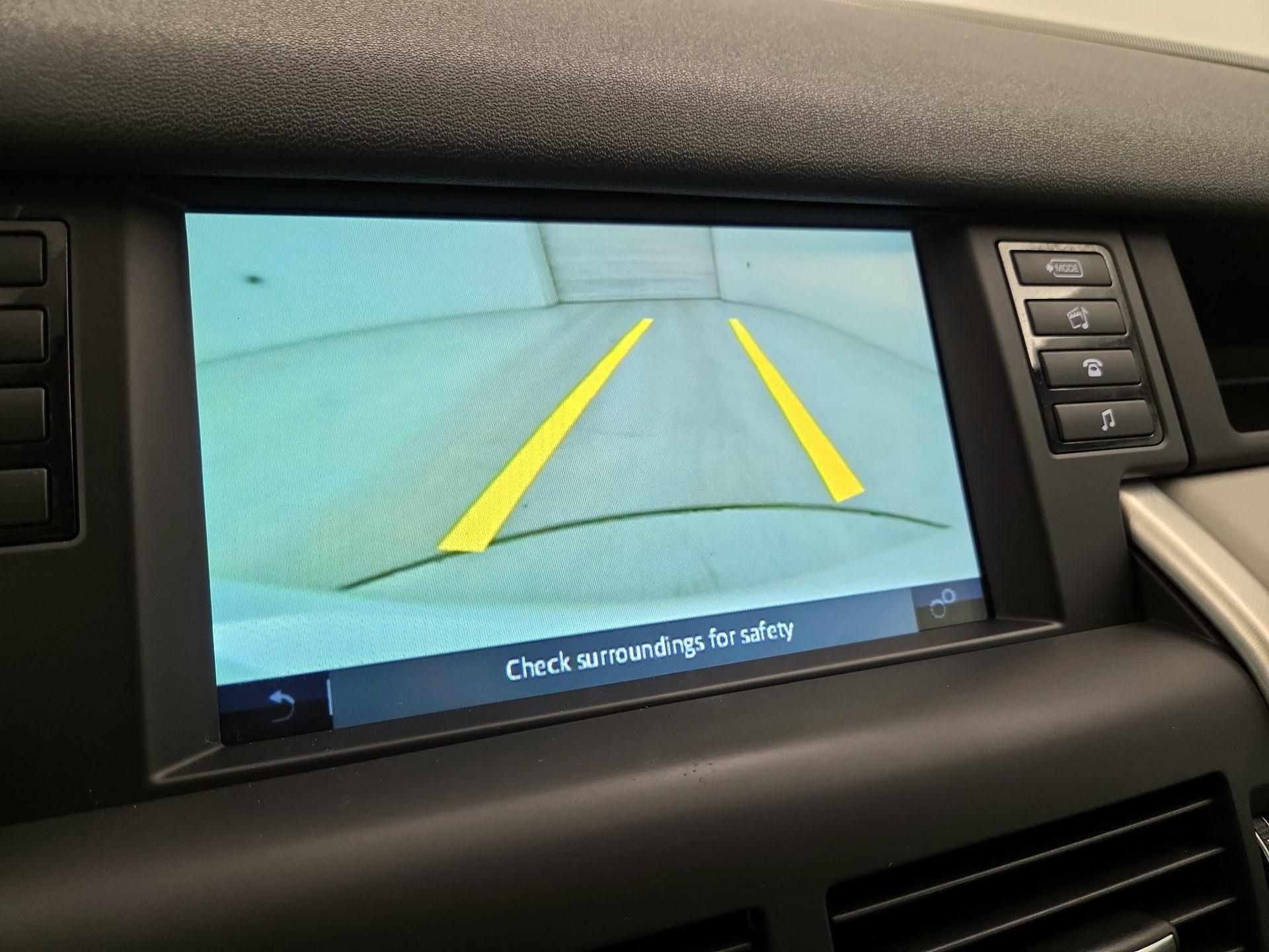 Thumbnail: 2019 Land Rover Discovery Sport - 14
