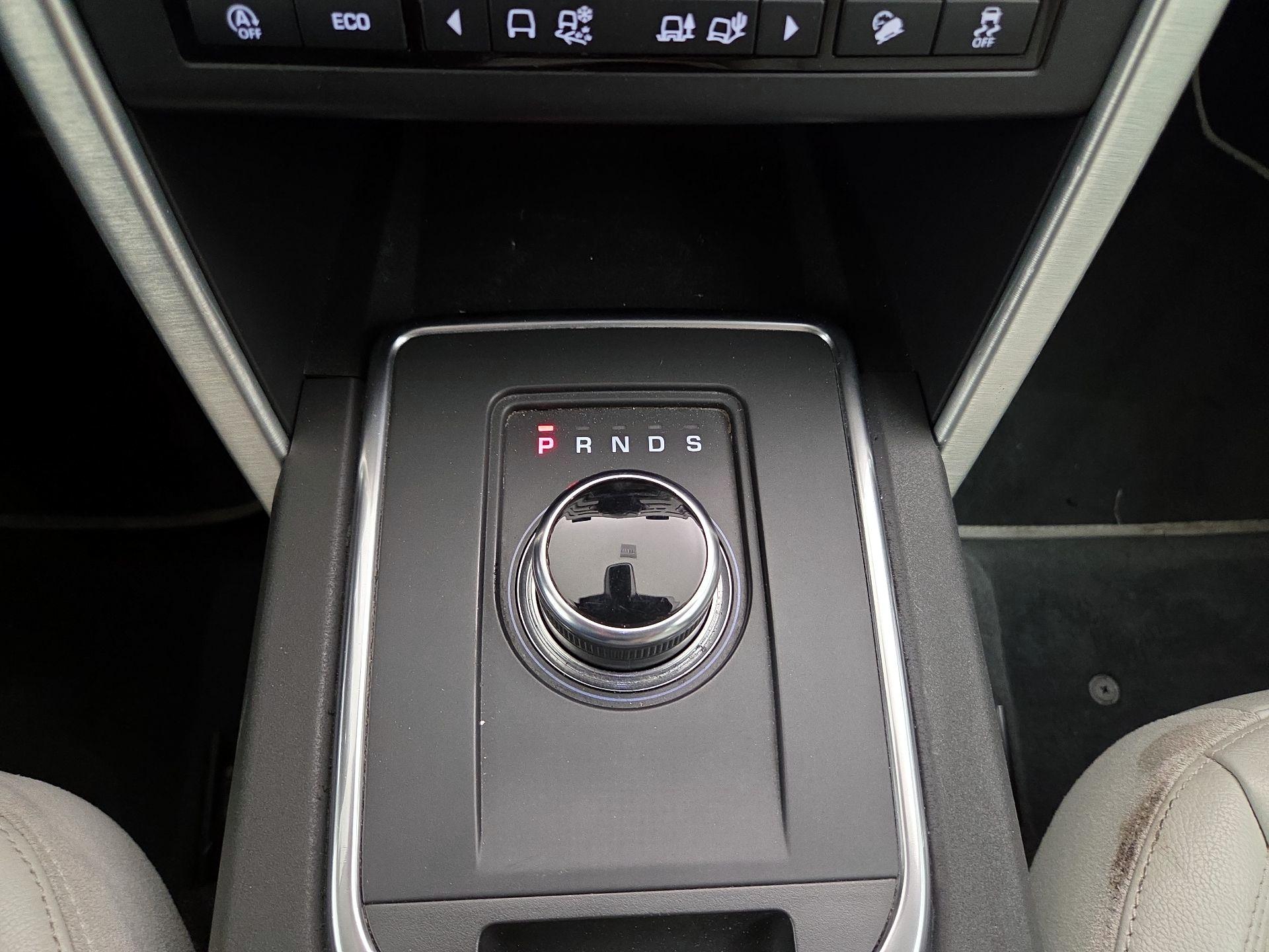 Thumbnail: 2019 Land Rover Discovery Sport - 17